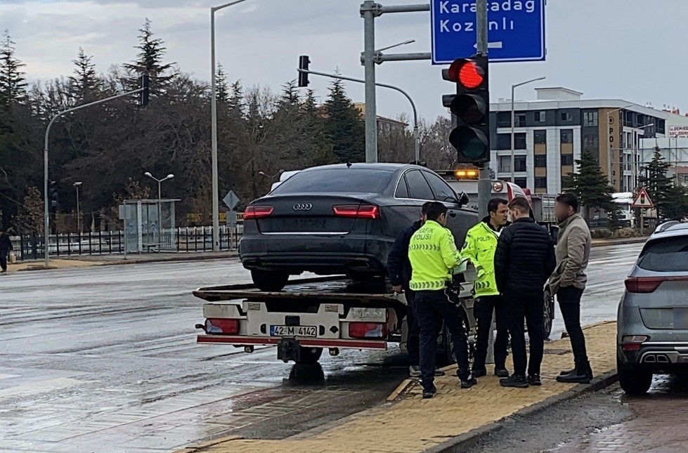 Jandarmanın dur ihtarına uymayarak kaçan plakasız otomobil polise yakalandı
