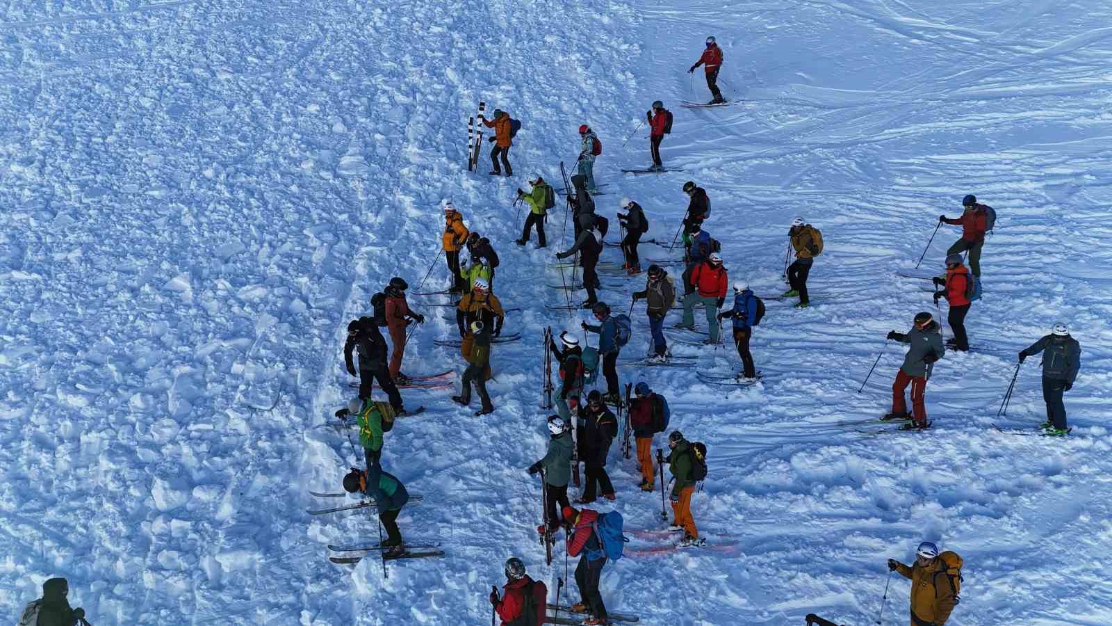 Palandöken Kayak Merkezi’nde çığ rasat analiz ve kurtarma eğitimi
