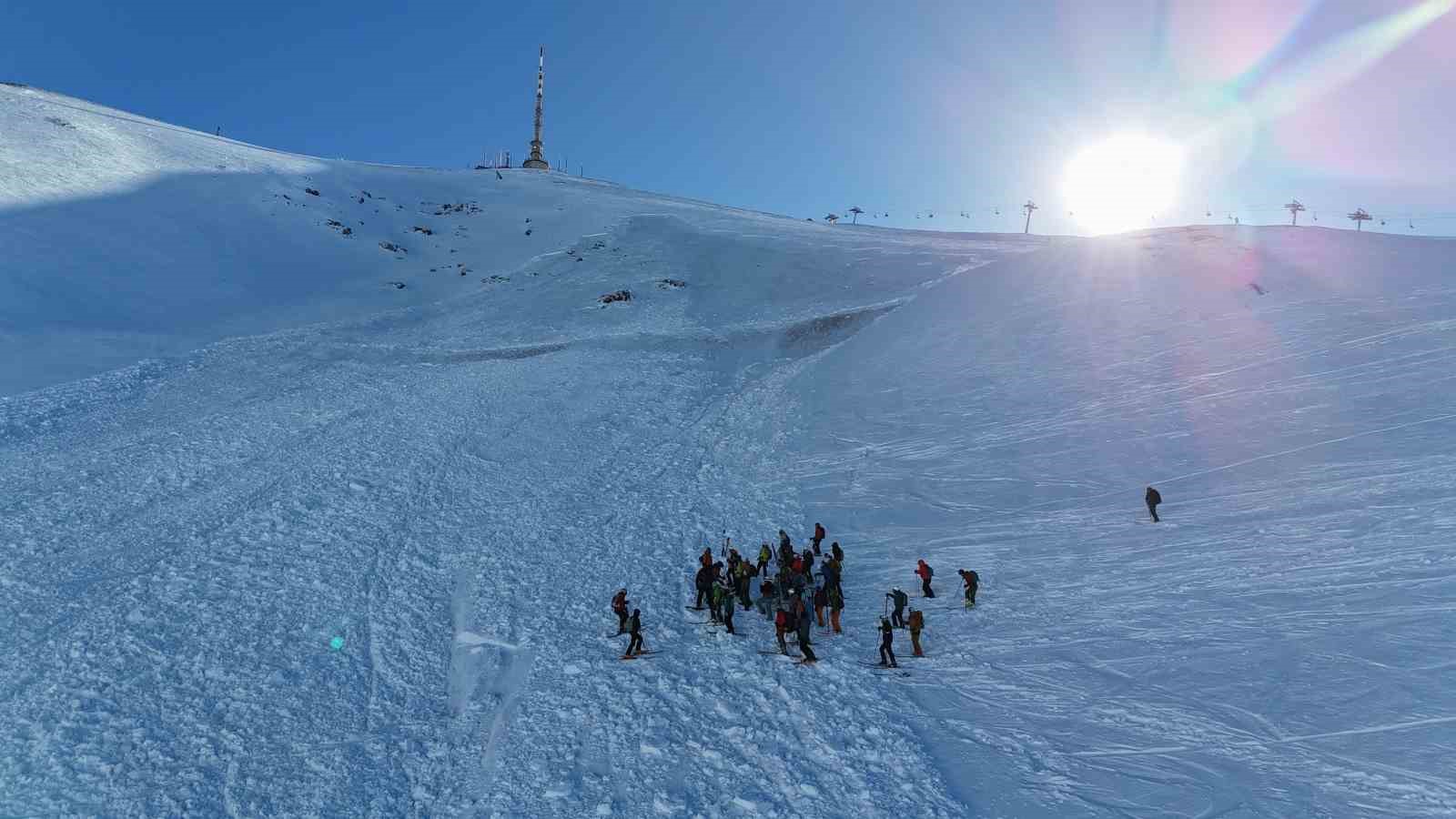 Palandöken Kayak Merkezi’nde çığ rasat analiz ve kurtarma eğitimi
