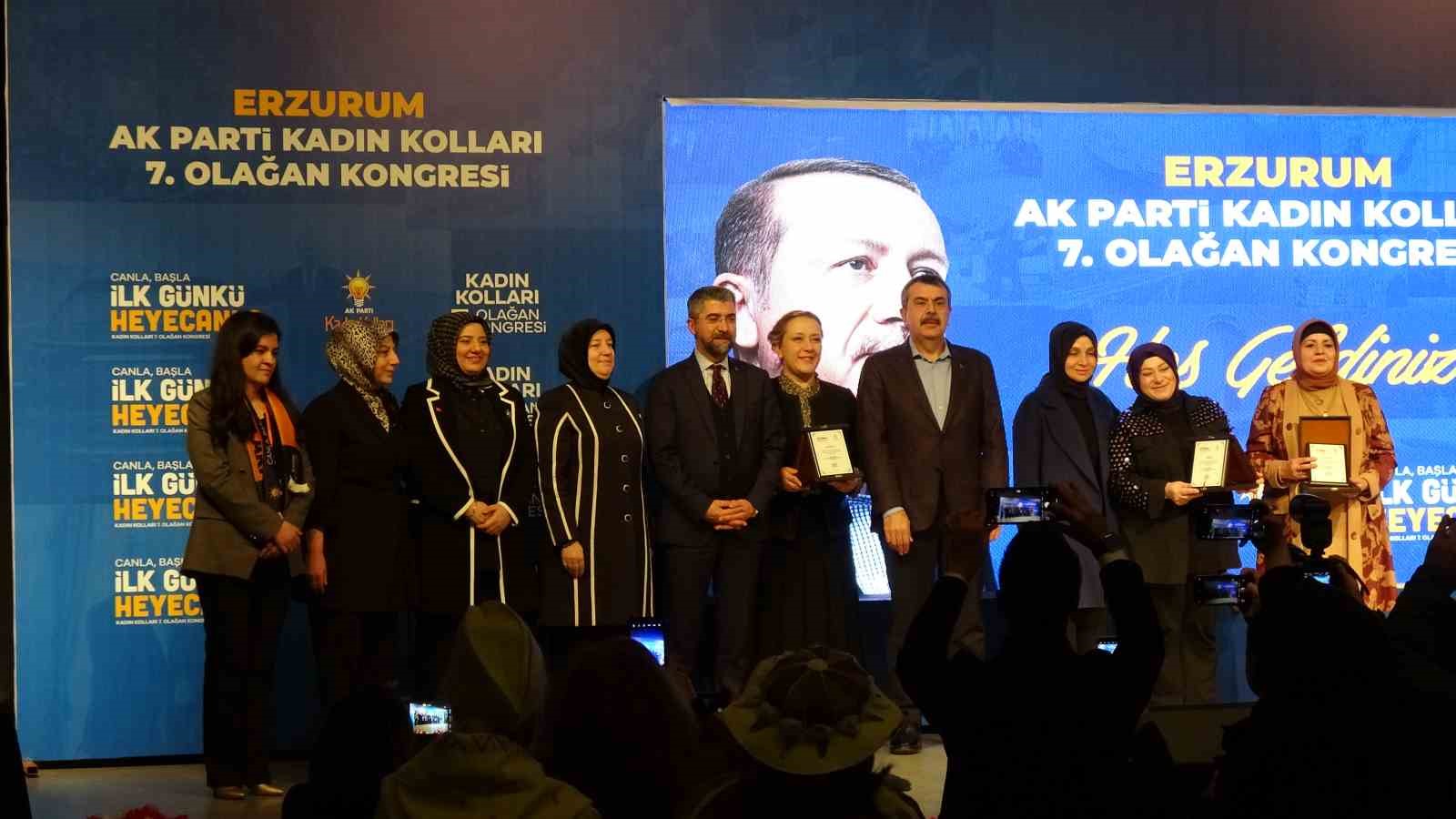 Milli Eğitim Bakanı Tekin, AK Parti Erzurum Kadın ve Gençlik Kolları kongrelerinde konuştu:
