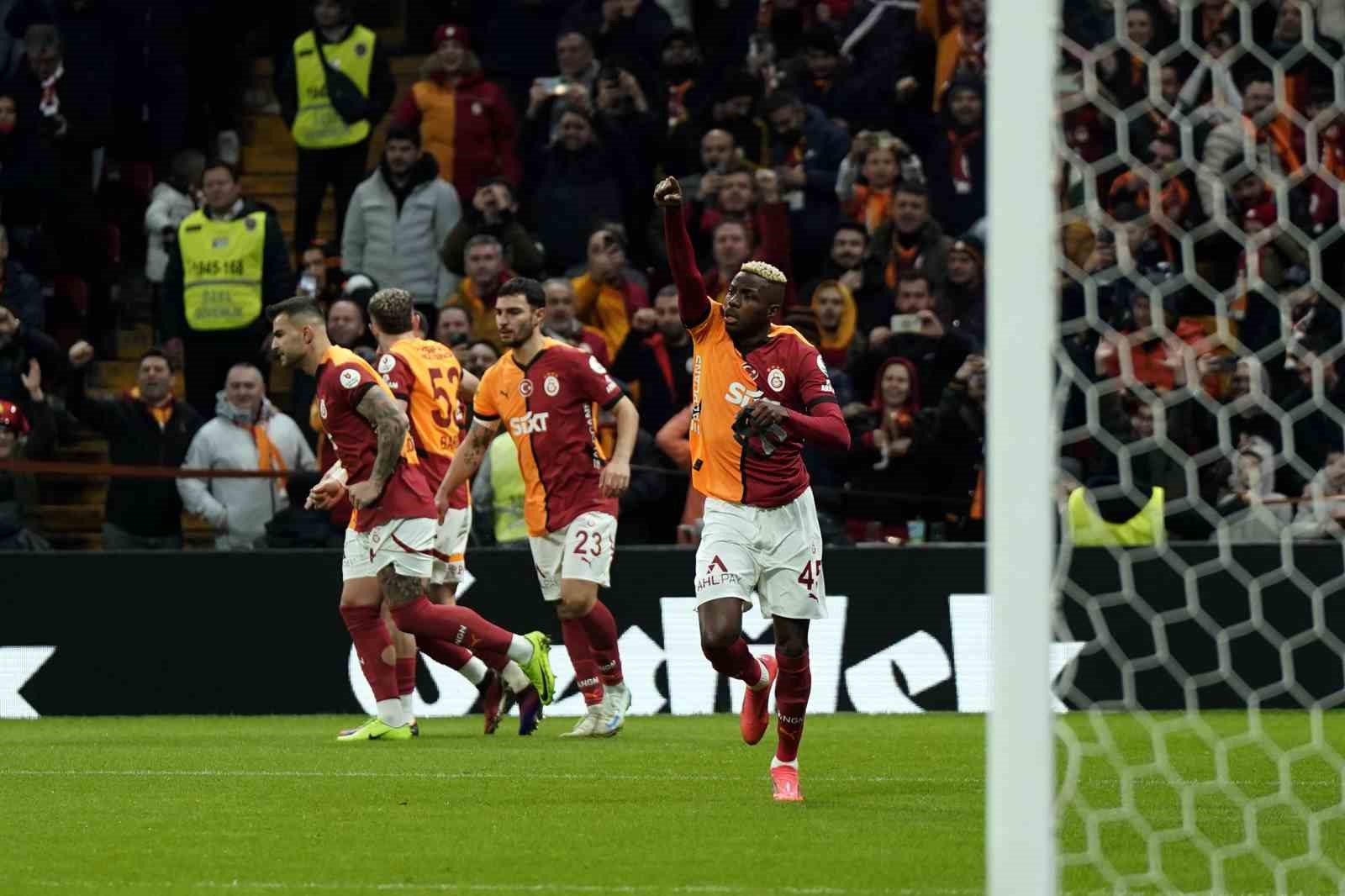 Trendyol Süper Lig: Galatasaray: 1 - Göztepe: 1 (İlk yarı)
