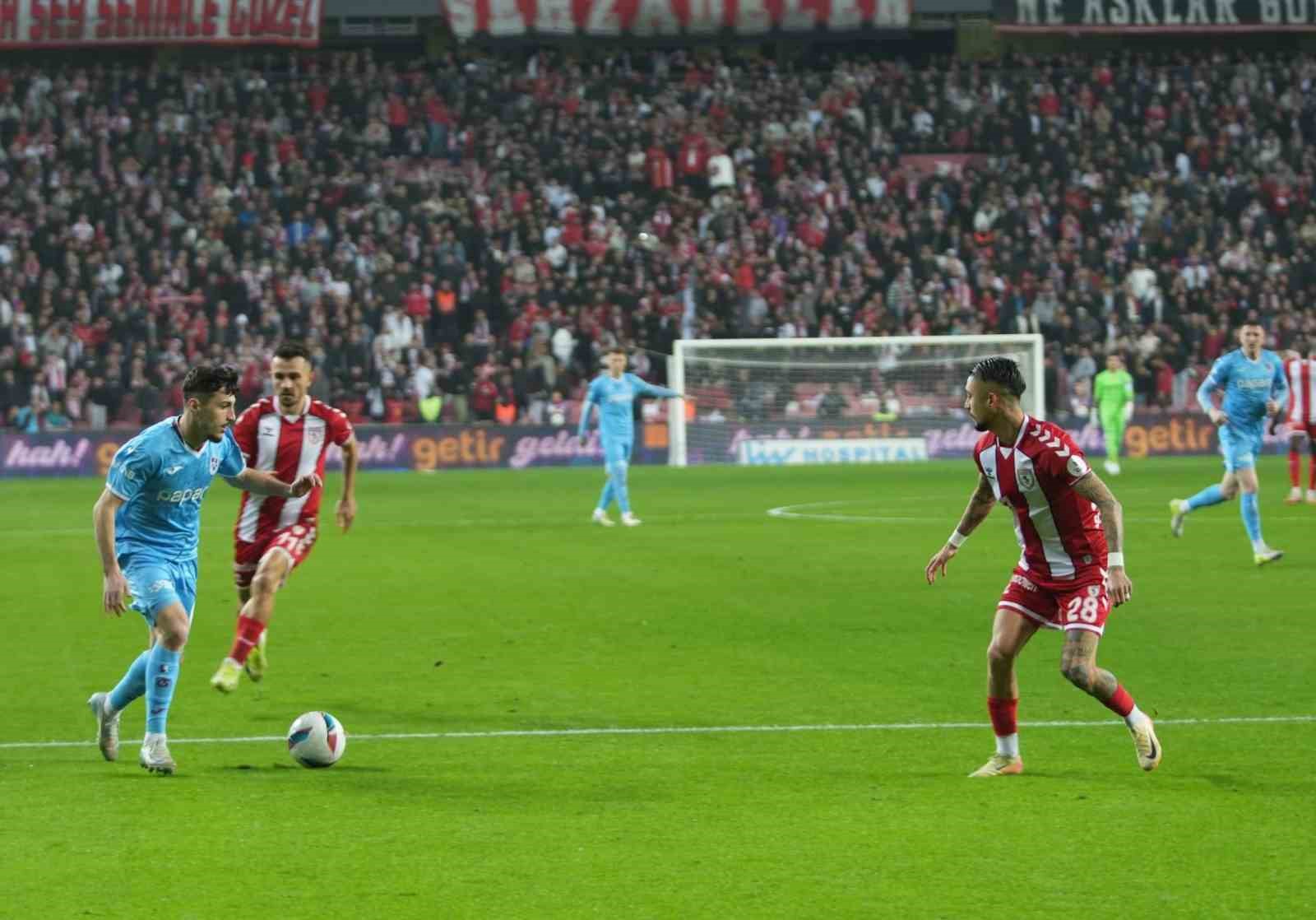 Trendyol Süper Lig: Samsunspor: 0 - Trabzonspor: 0 (Maç devam ediyor)
