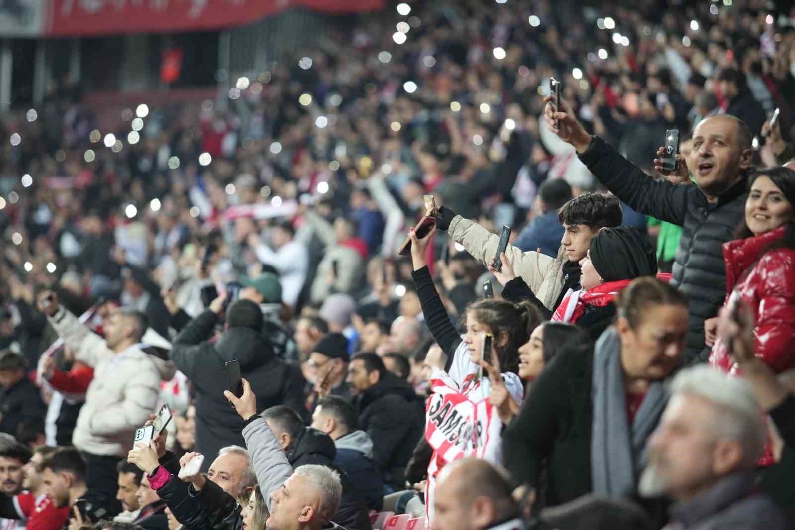 Trendyol Süper Lig: Samsunspor: 0 - Trabzonspor: 0 (Maç devam ediyor)
