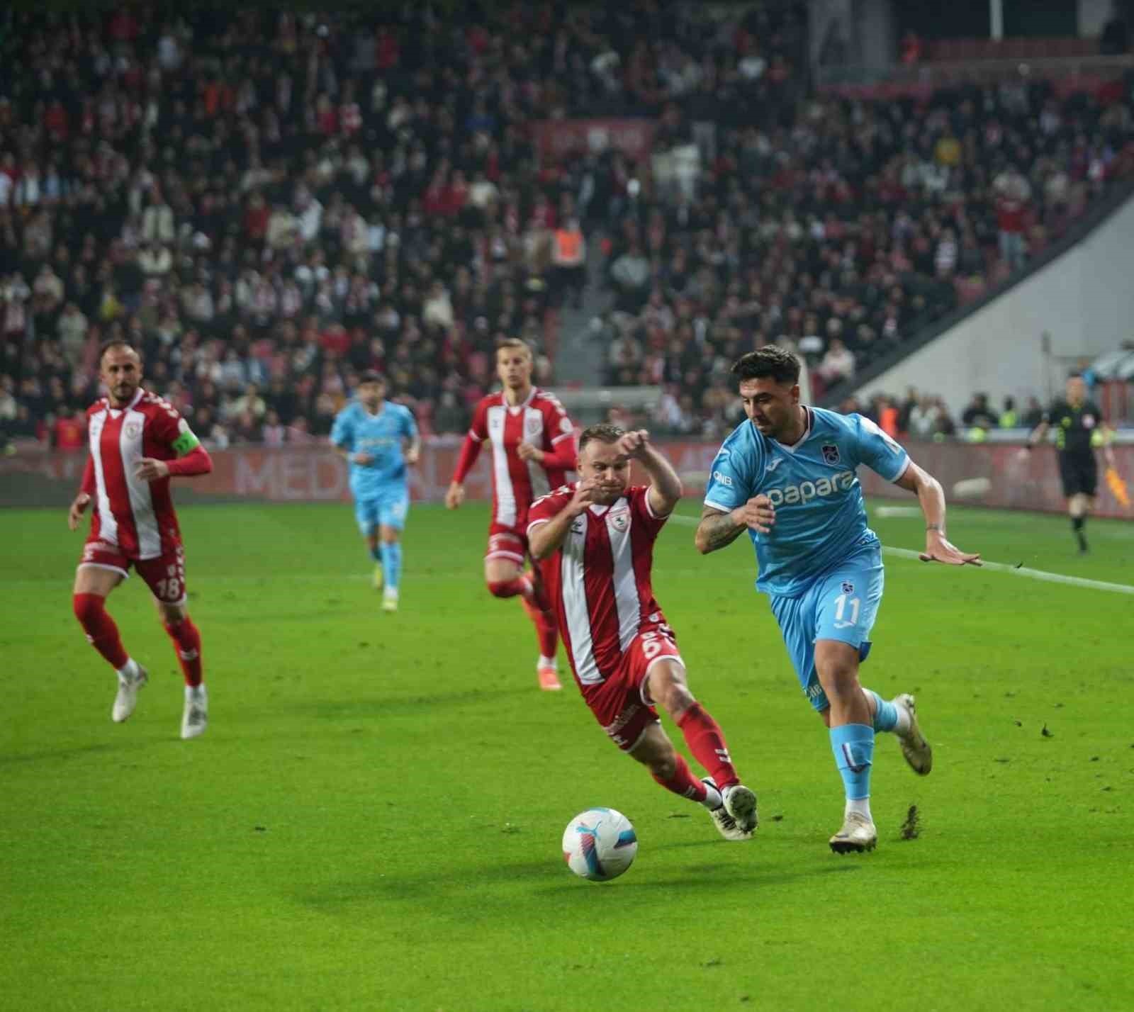 Trendyol Süper Lig: Samsunspor: 1 - Trabzonspor: 0 (İlk yarı)
