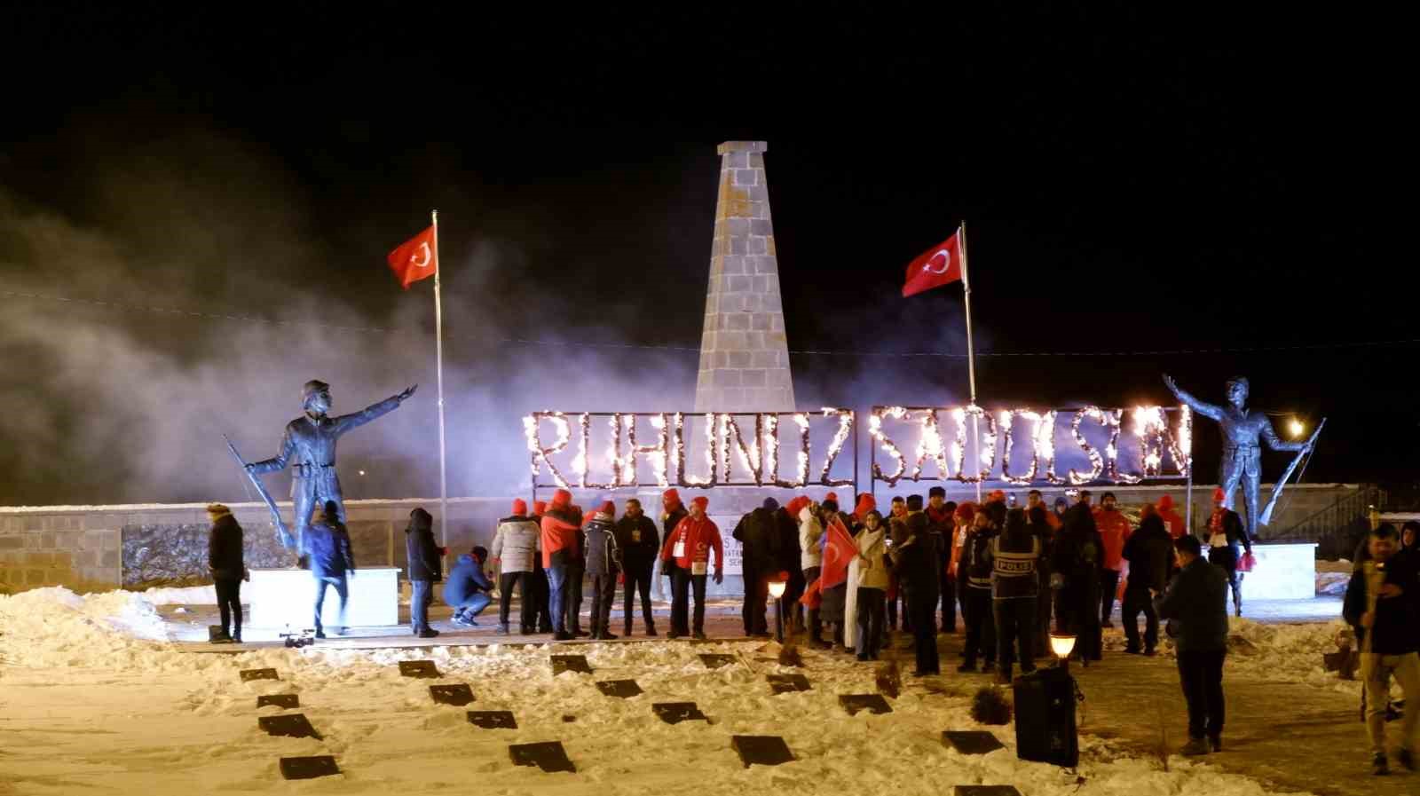 Dondurucu havada, Sarıkamış Şehitleri için yürüdüler
