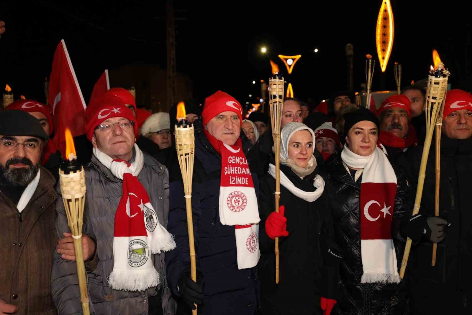 Dondurucu havada, Sarıkamış Şehitleri için yürüdüler
