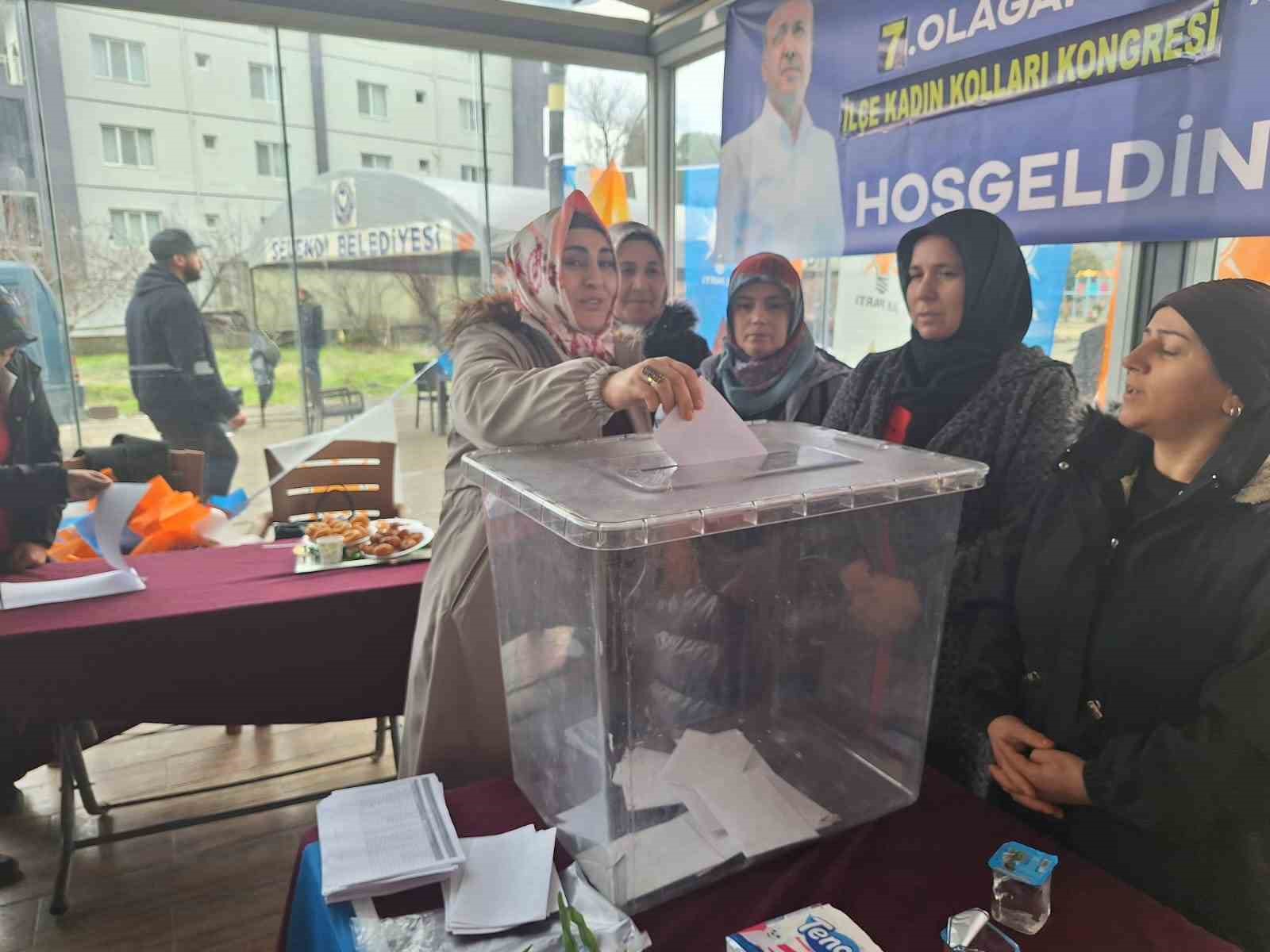 AK Parti Selendi Kadın Kolları Kongresi bayram havasında geçti
