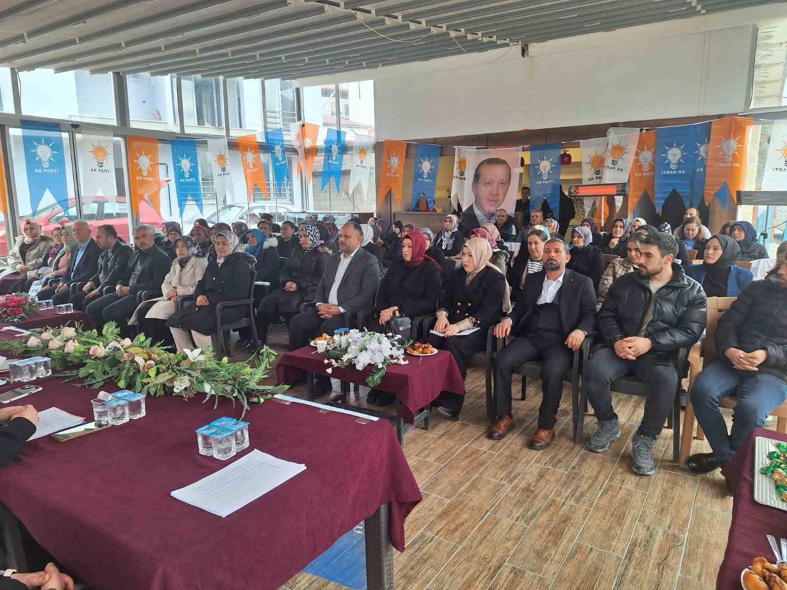 AK Parti Selendi Kadın Kolları Kongresi bayram havasında geçti
