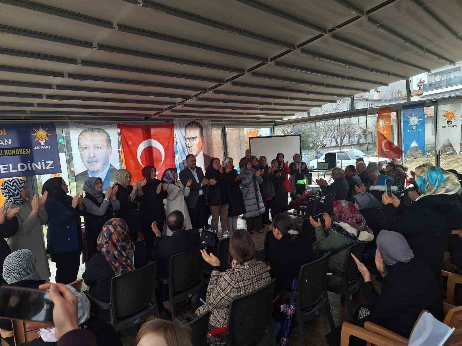 AK Parti Selendi Kadın Kolları Kongresi bayram havasında geçti
