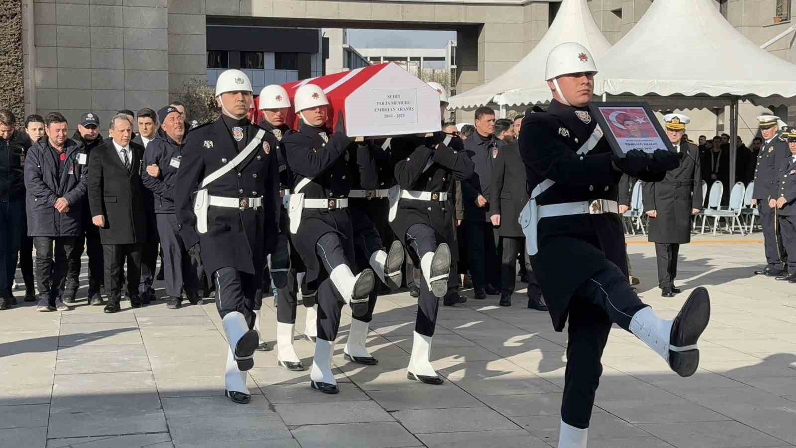 İstanbul Emniyet Müdürlüğü’nde şehit Emirhan Aramış’ın cenaze töreni düzenlendi
