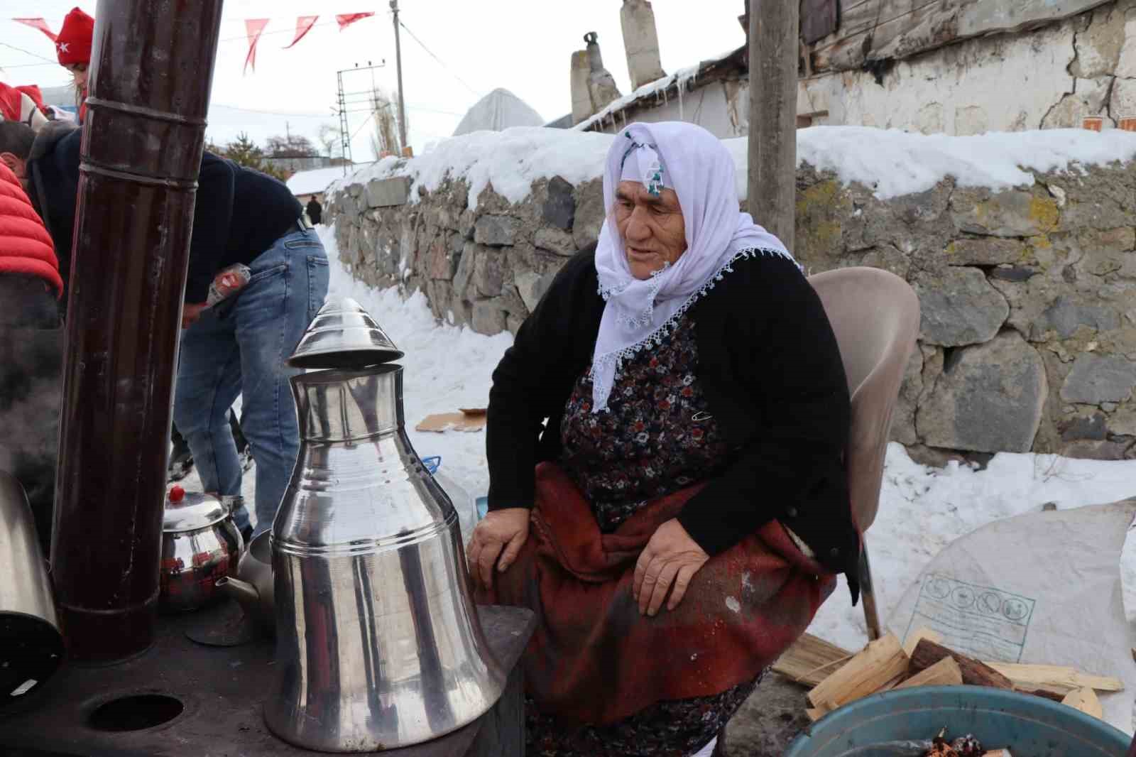 Gençlik şühedanın izinde
