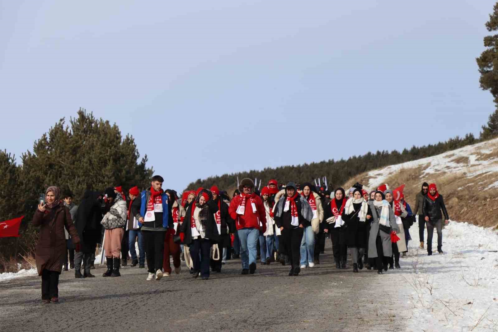 Gençlik şühedanın izinde
