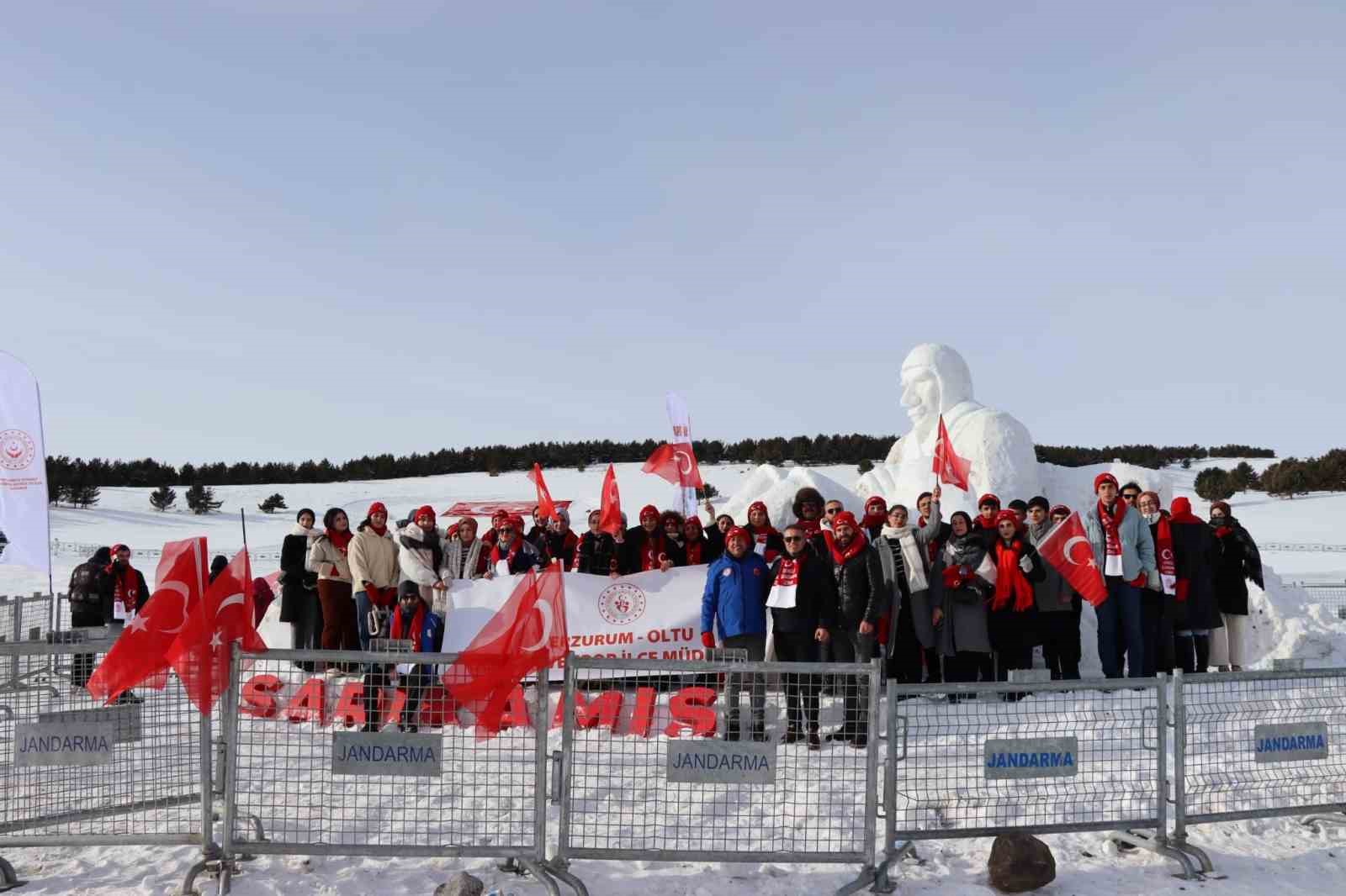 Gençlik şühedanın izinde
