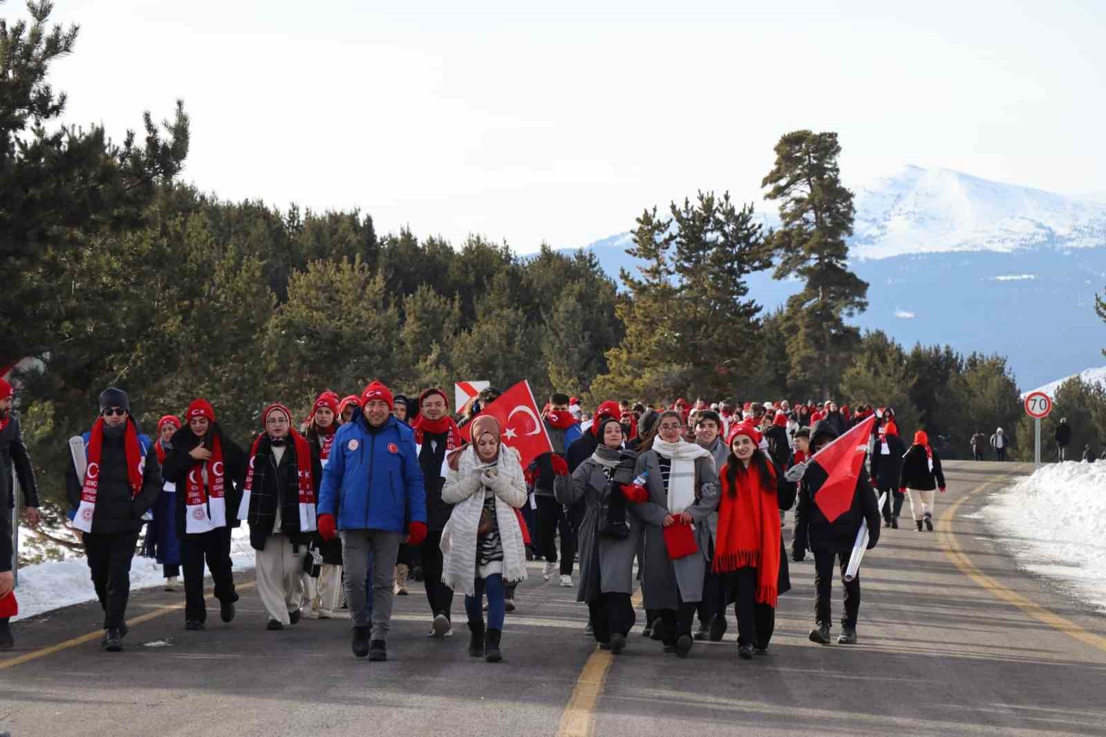 Gençlik şühedanın izinde
