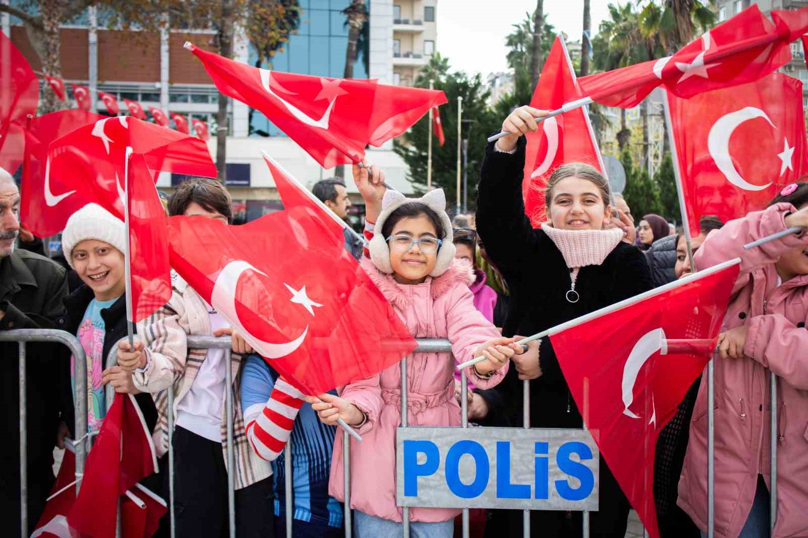 Adana’da 103. yıl coşkusu
