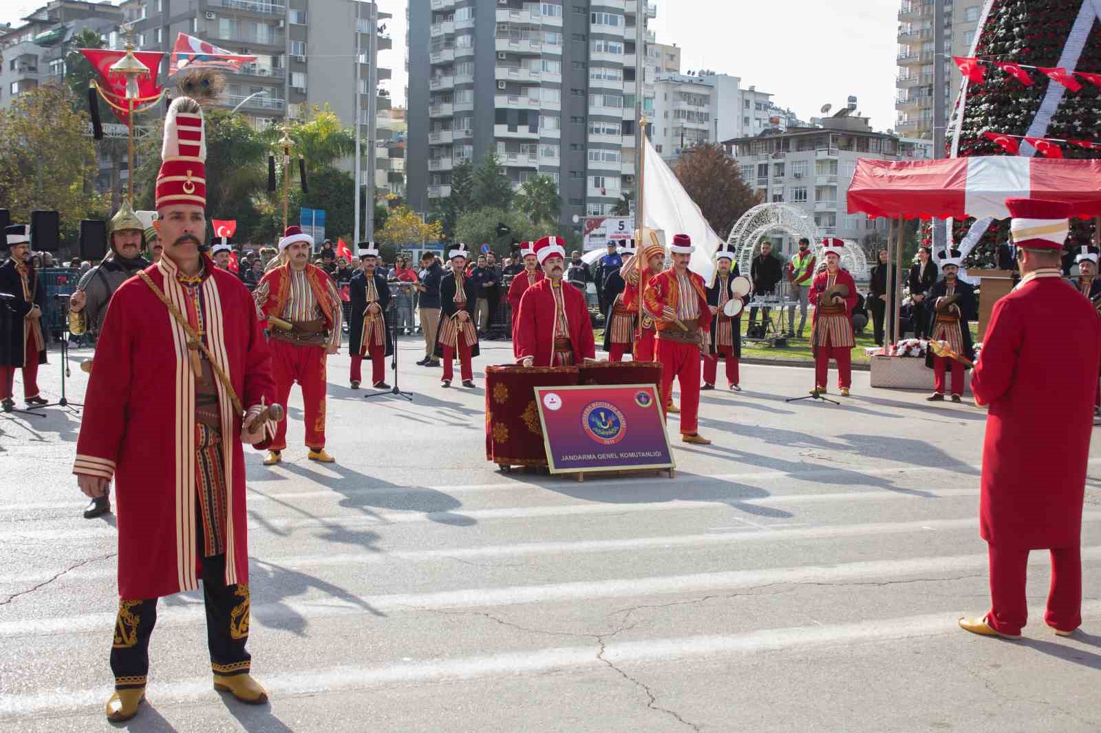 Adana’da 103. yıl coşkusu
