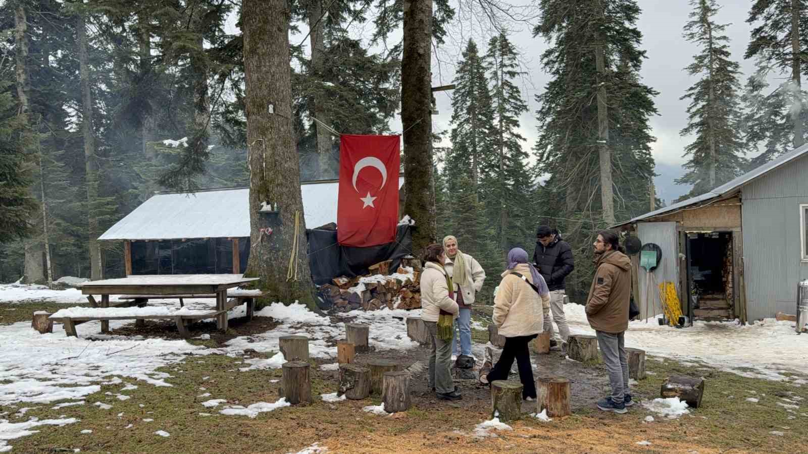 Düzce’nin yüksek kesimlerinde kar etkili oluyor
