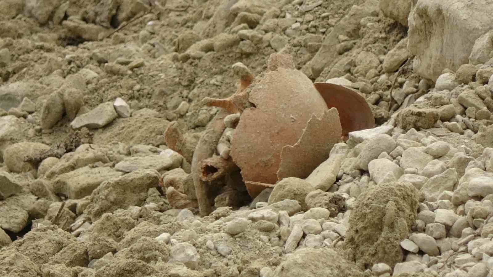 Burdur’da Öğretmenevi bahçesindeki kazıda insan kemikleri bulundu
