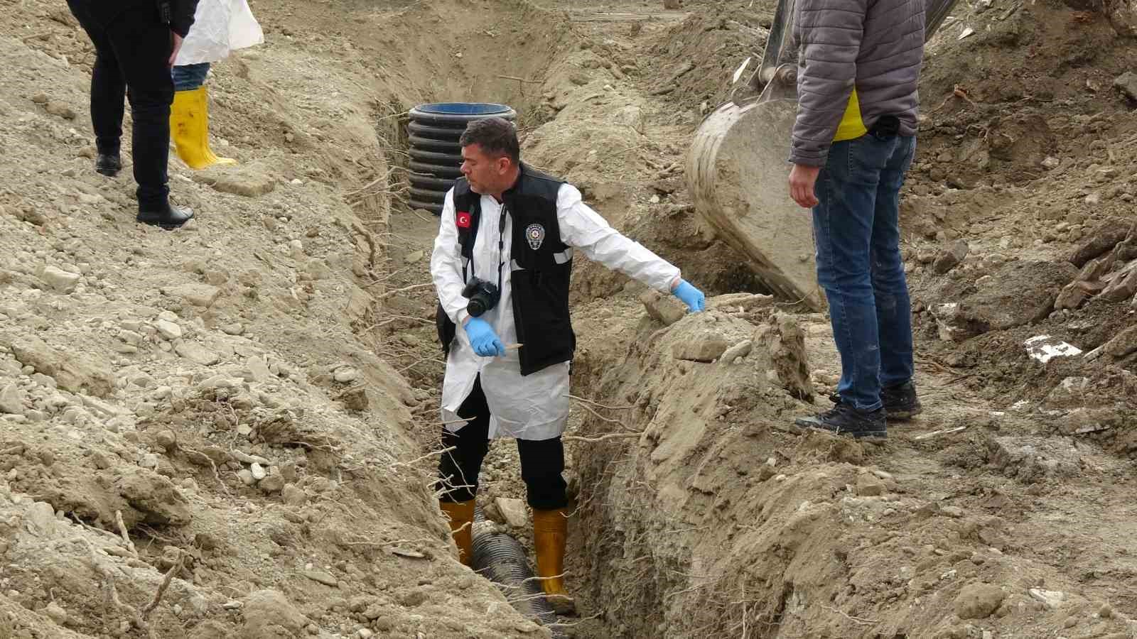 Burdur’da Öğretmenevi bahçesindeki kazıda insan kemikleri bulundu
