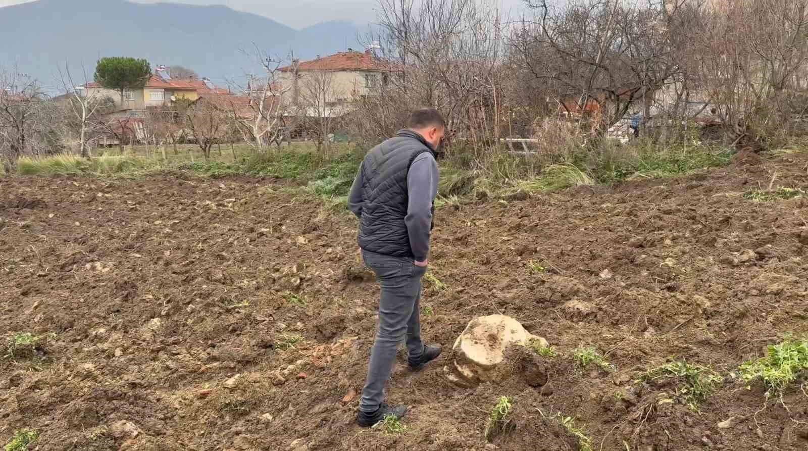 Tarlayı sürerken Lahit bulundu
