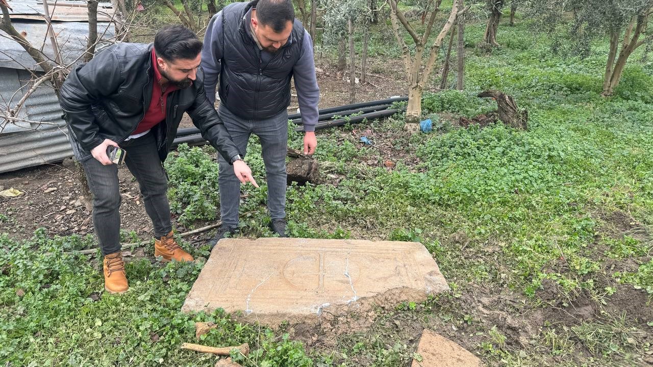 Tarlayı sürerken Lahit bulundu
