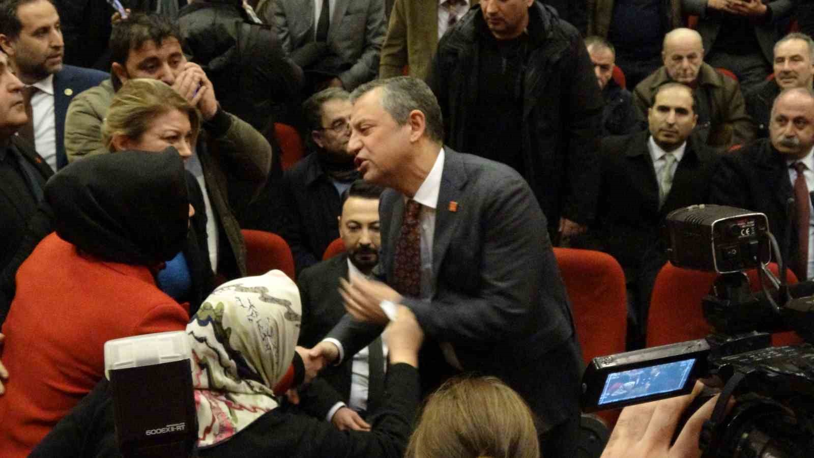 CHP Genel Başkanı Özgür Özel, Erzurum’da ’halk buluşması’nda konuştu
