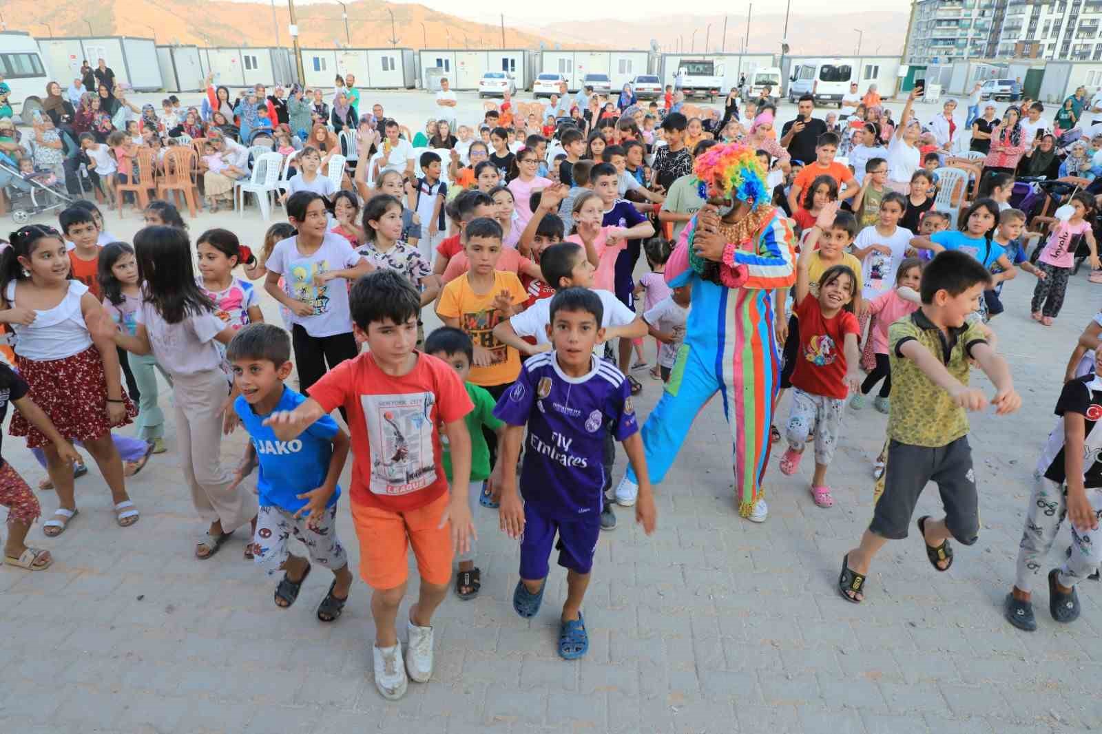 Hatay Büyükşehir Belediyesi yaptıkları şenliklerle 5 ayda 10 bin 690 çocuk doyasıya eğlendi
