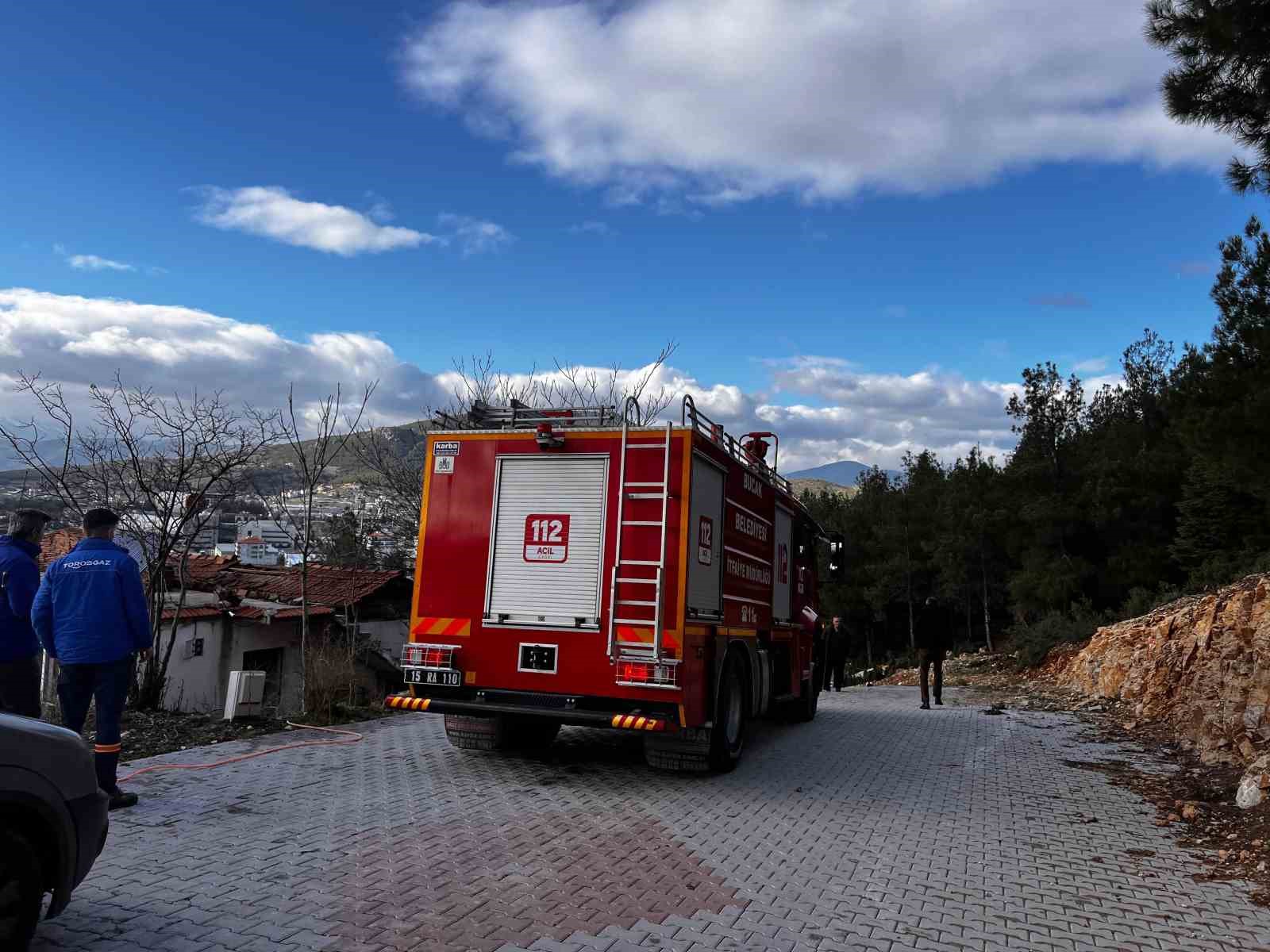 Burdur’da çamaşır makinesinden çıkan yangında 2 kişi dumandan etkilendi
