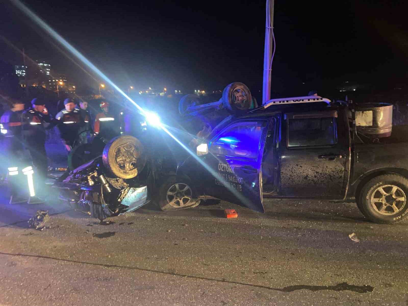 Muğla’da feci kaza... Kavşakta 2 araç çarpıştı: 2 ölü, 2 yaralı
