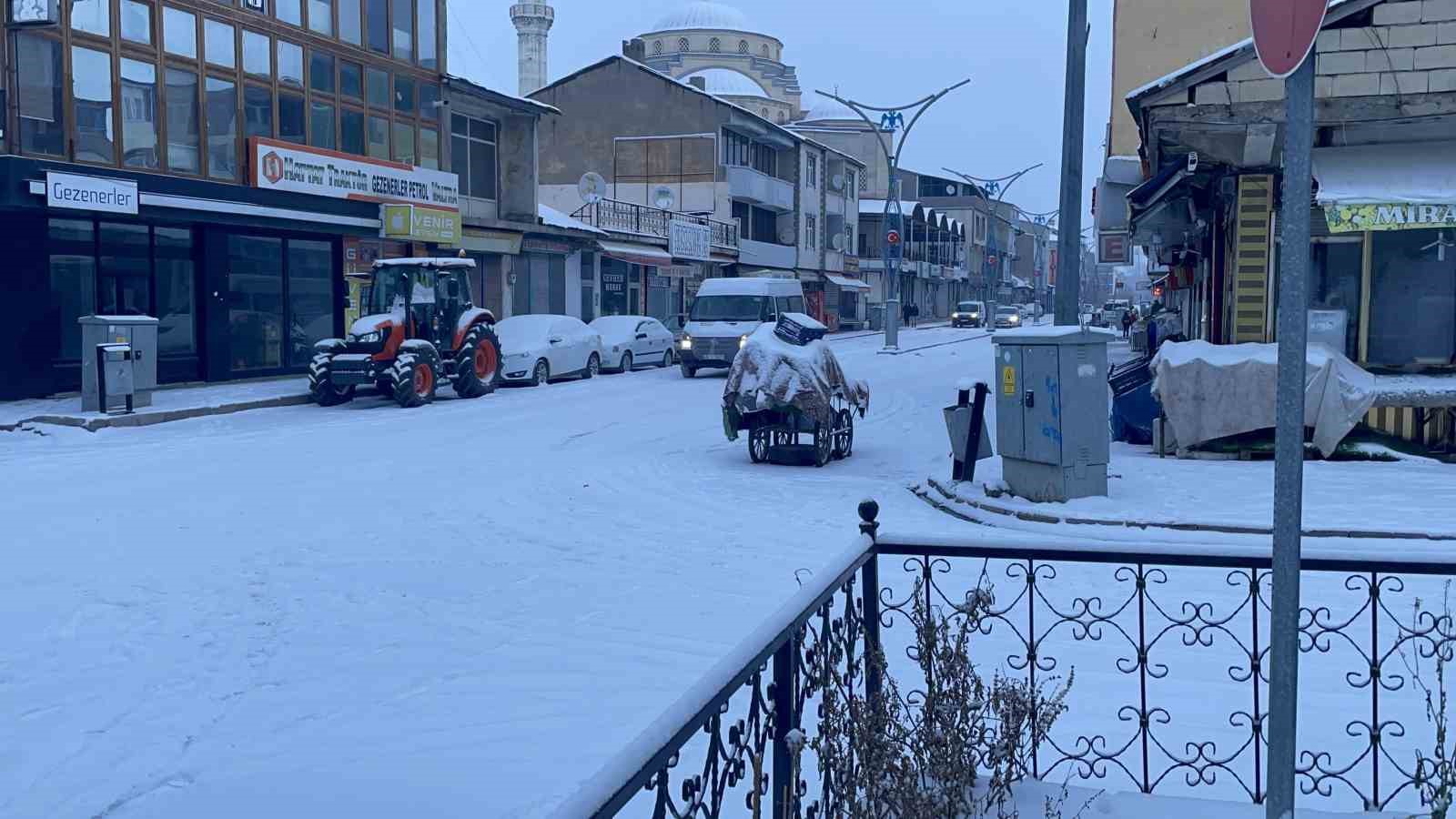 Malazgirt’te dondurucu soğuklar
