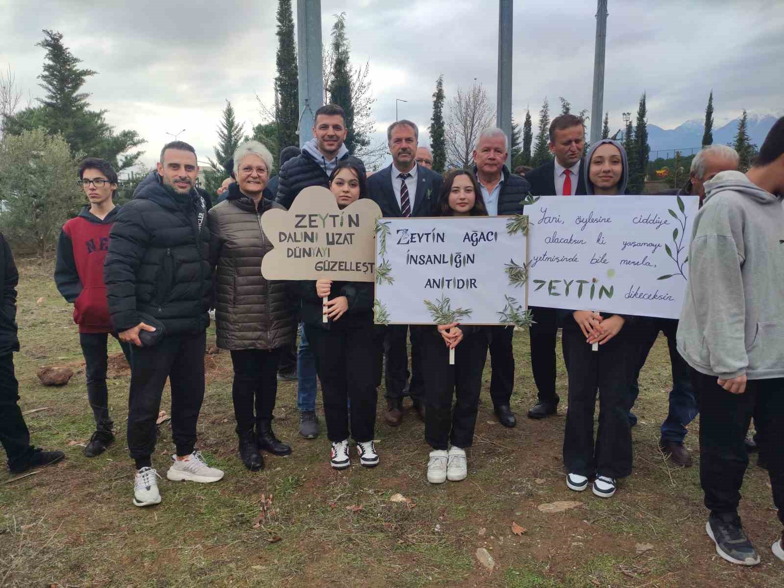 Meslek lisesinin 63. yaşında 63 adet zeytin ağacı sonsuzluğa kök saldı
