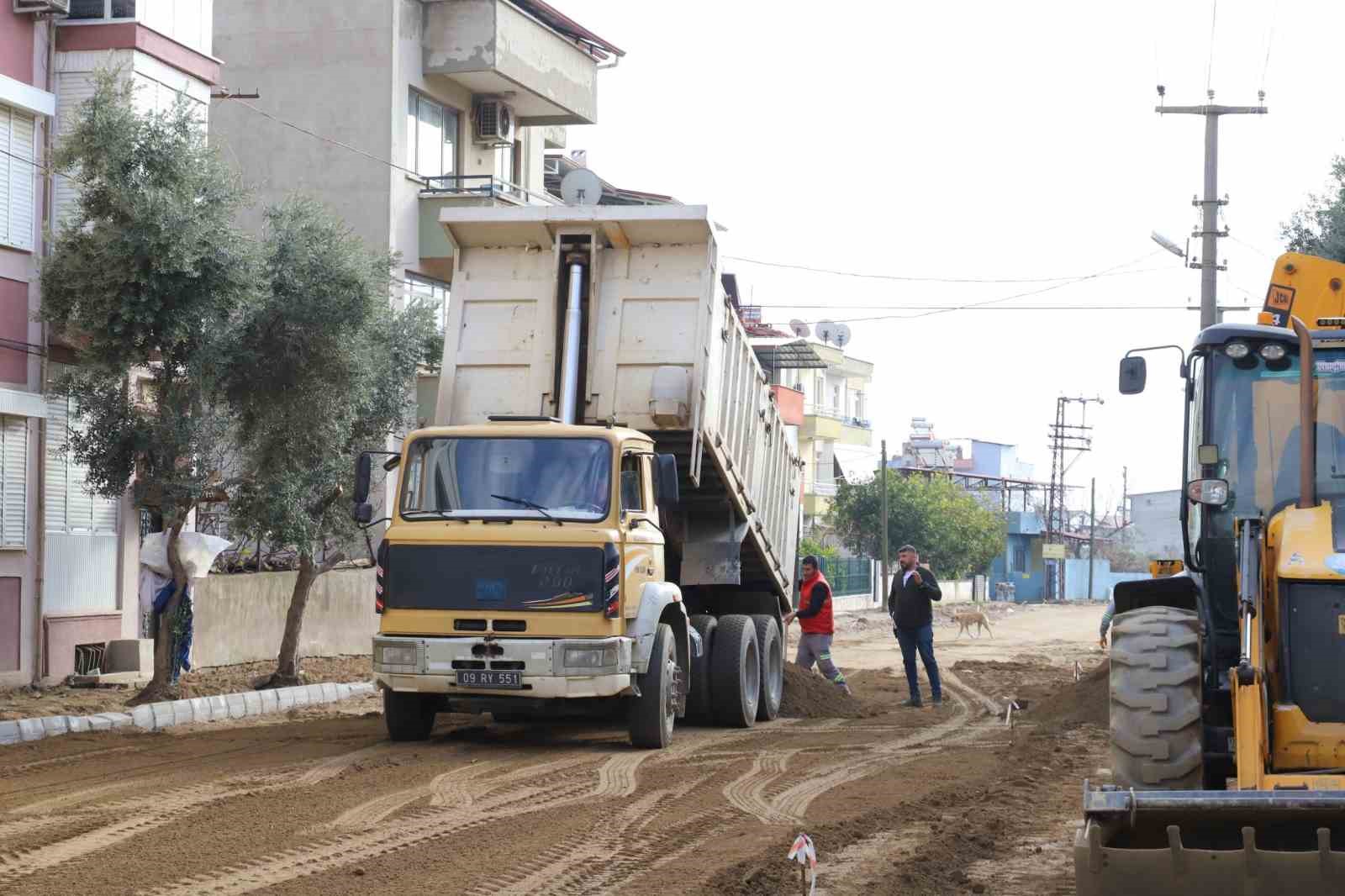 Nazilli Belediyesi’nden, 268 sokakta yol yenileme çalışması
