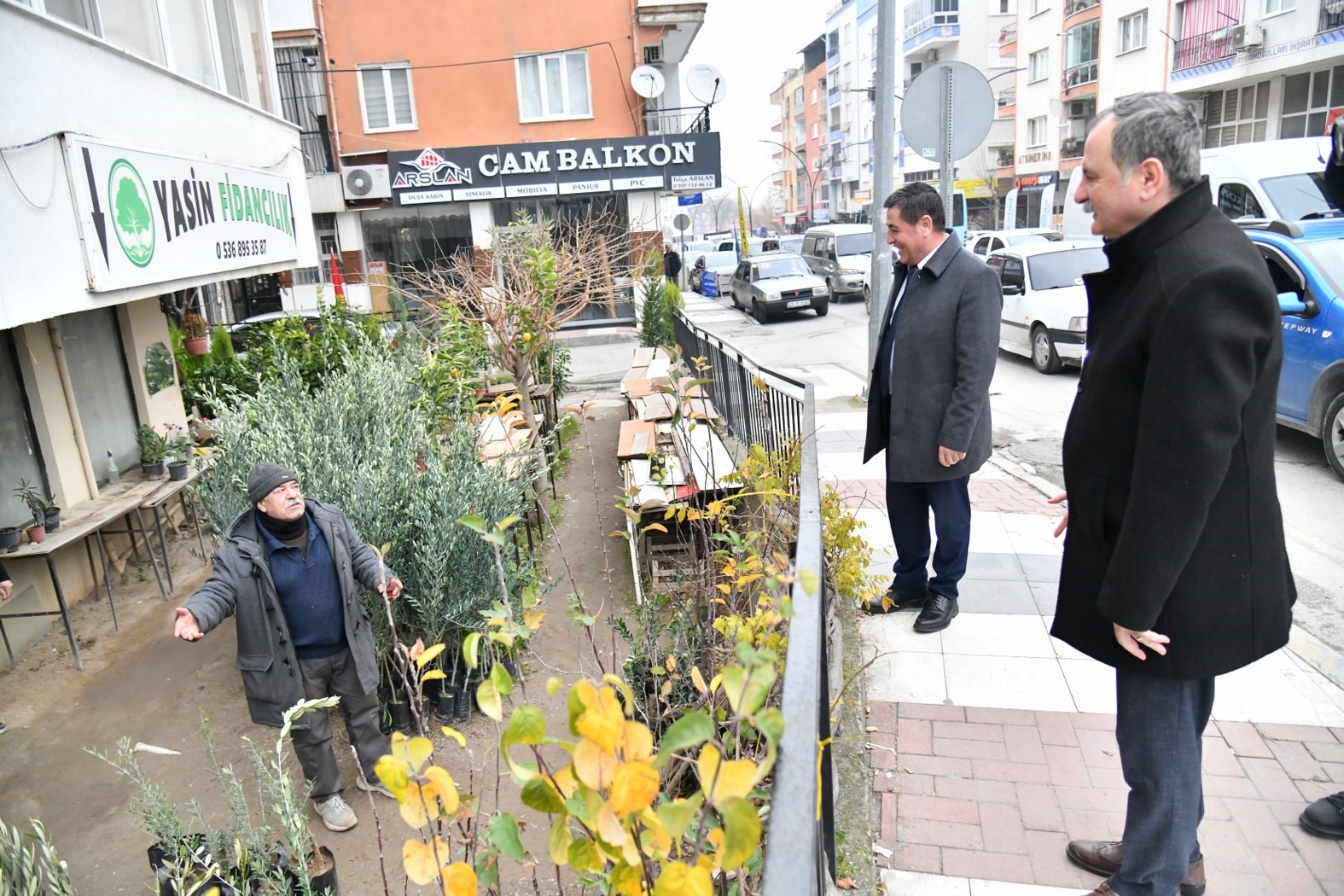 Başkan Balaban Yenimahalle’de esnaf ziyareti yaptı
