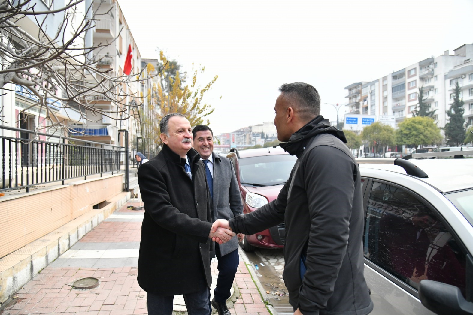 Başkan Balaban Yenimahalle’de esnaf ziyareti yaptı
