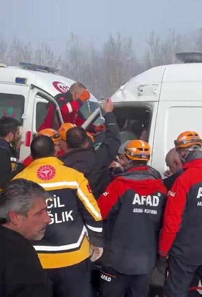 Erzurum’da ambulans kaza yaptı: 3 yaralı
