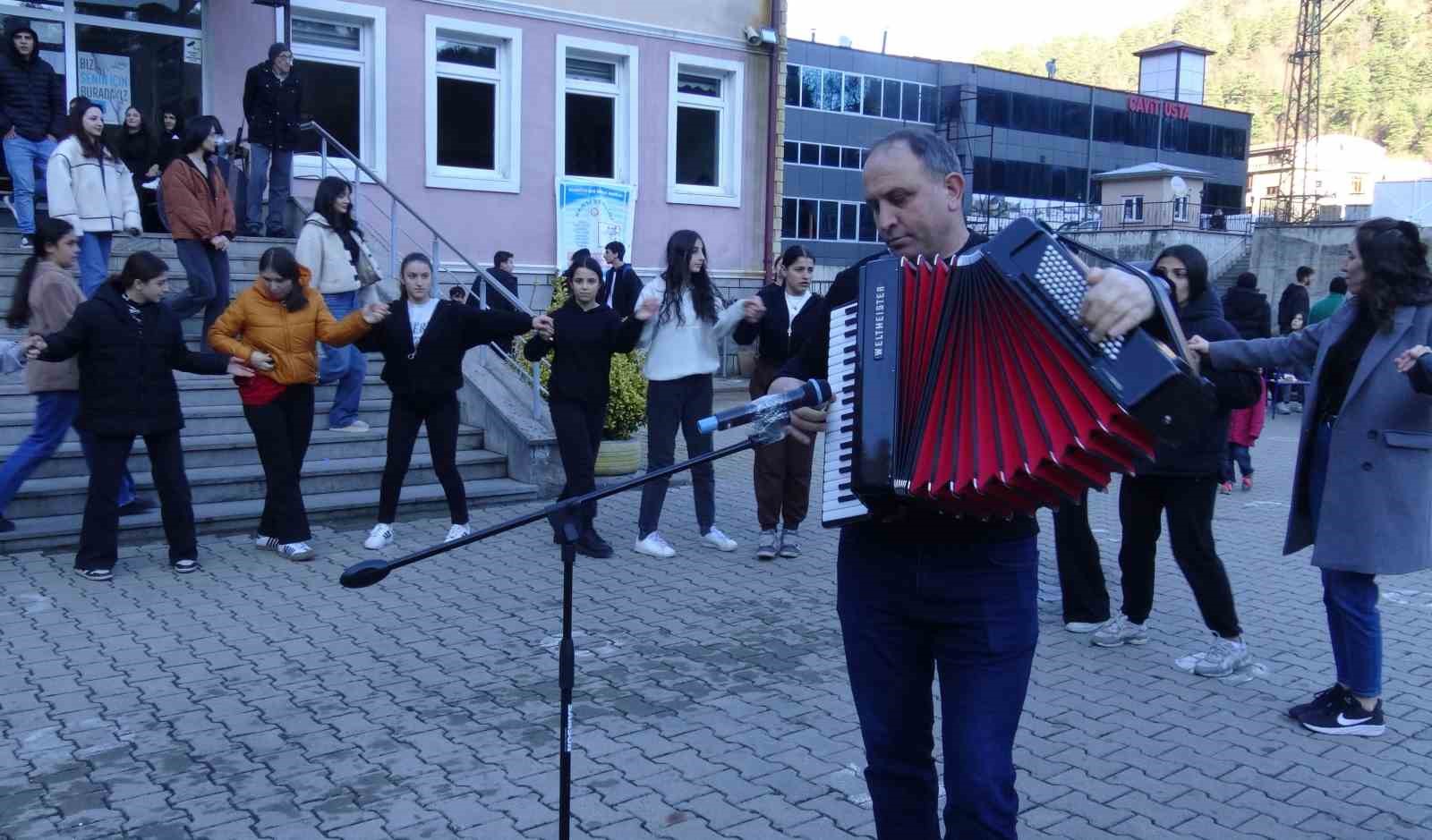 Artvin’in Borçka ilçesinde hamsi şenliği
