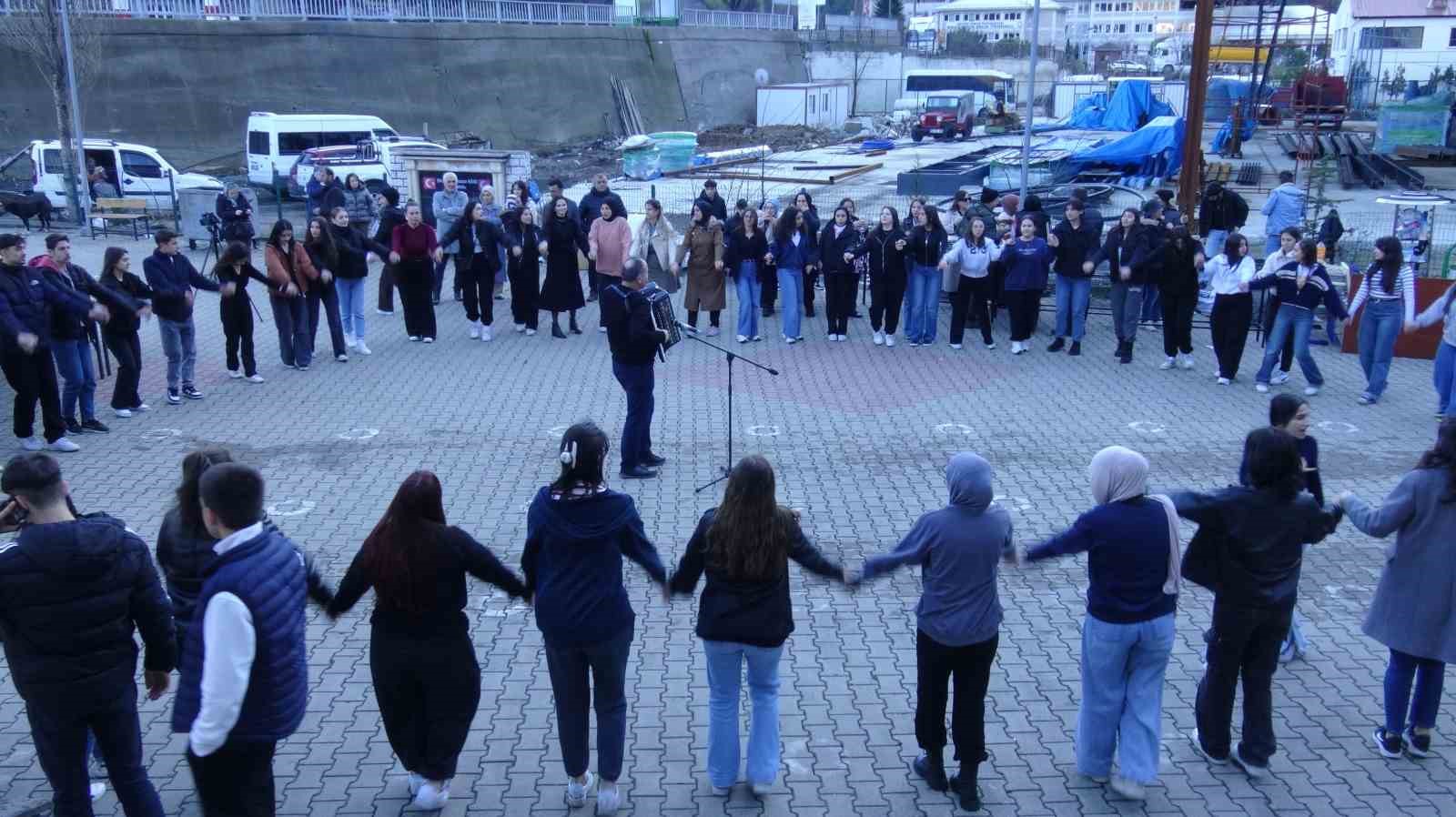 Artvin’in Borçka ilçesinde hamsi şenliği
