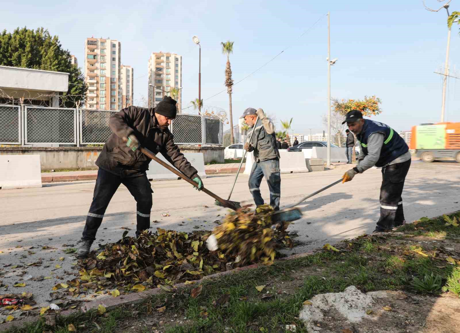 Büyükşehir ve Yüreğir Belediyesi’nden ortak temizlik çalışması
