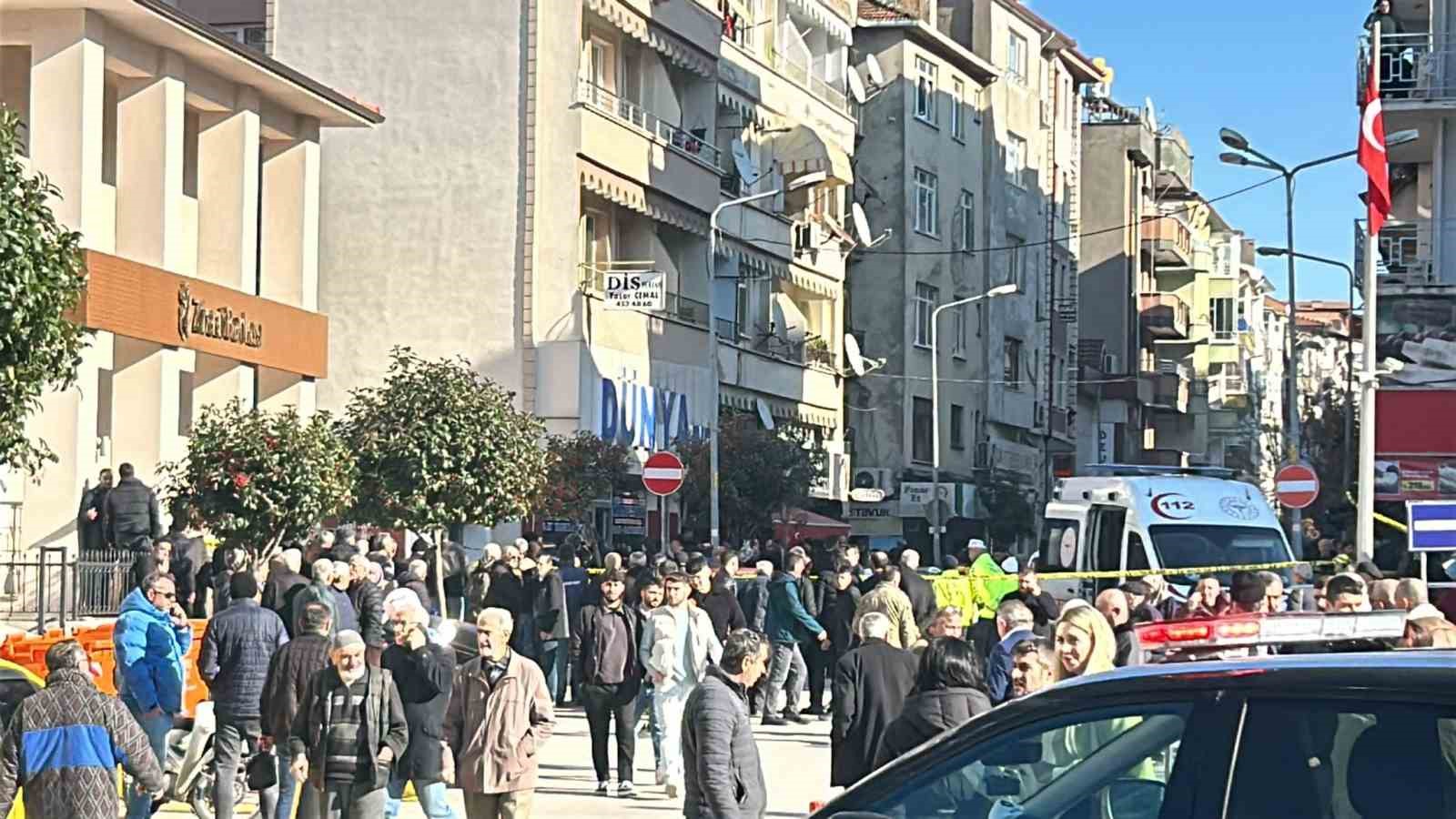 Korkunç cinayet: Herkesin gözü önünde öldürdü
