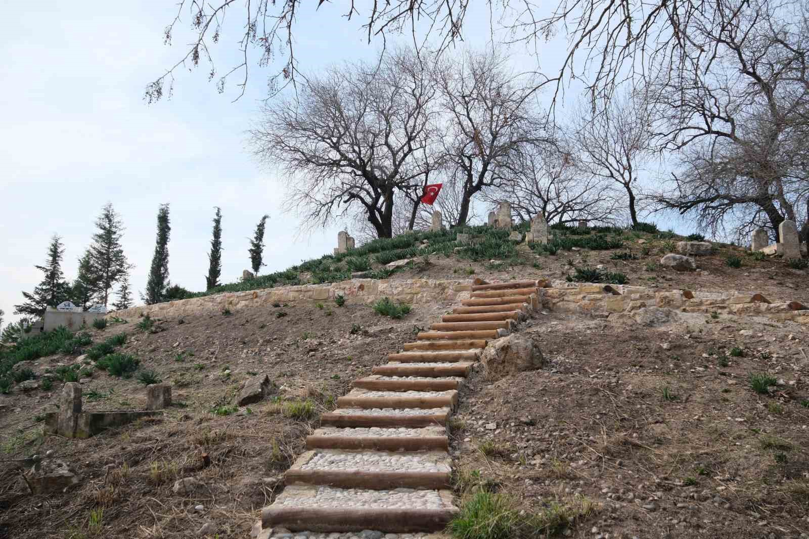 Camili Höyüğü Şehitliği yeniden ziyarete açıldı
