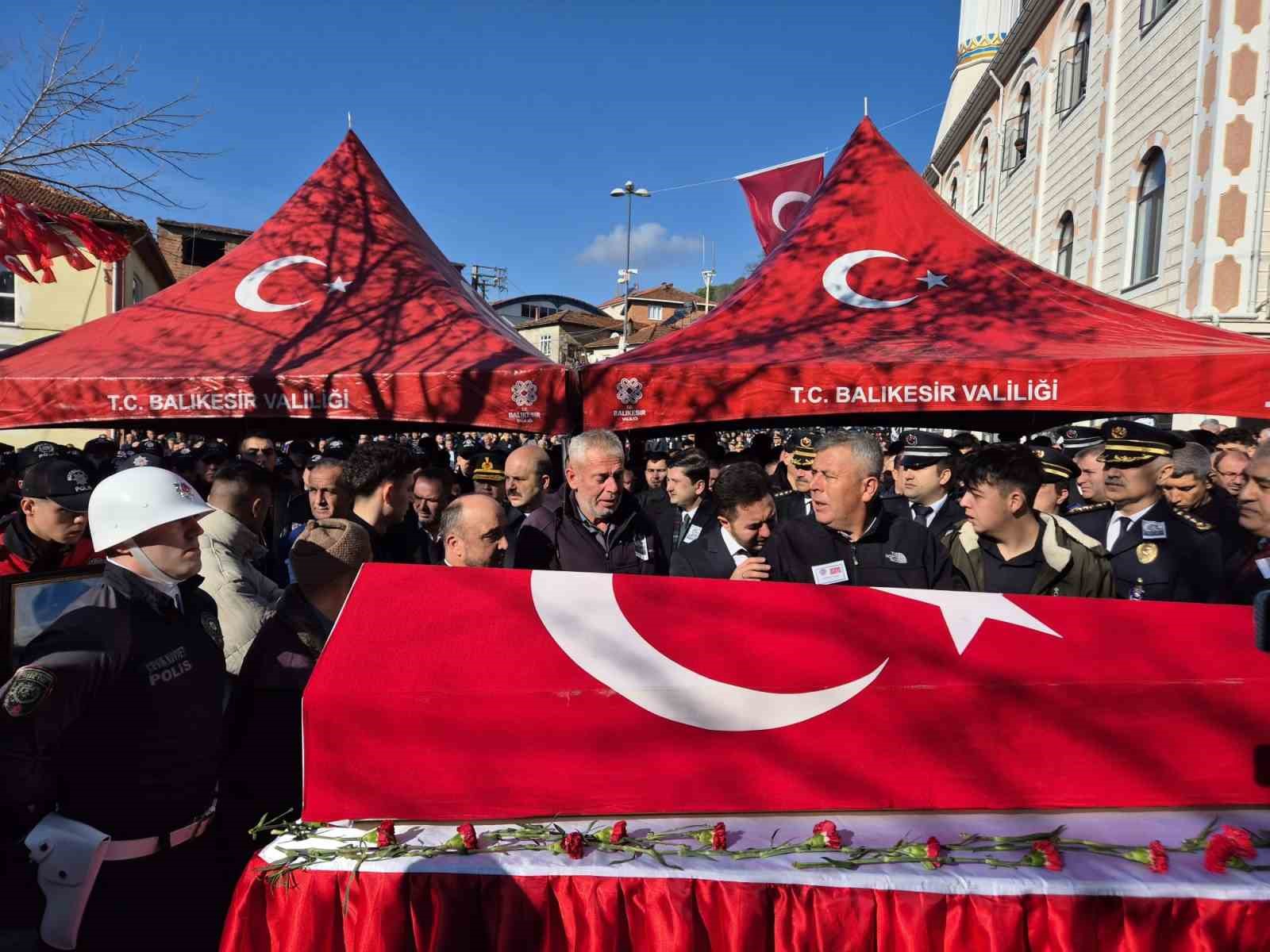 Şehit polis memuru Emirhan Aramış son yolculuğuna uğurlandı
