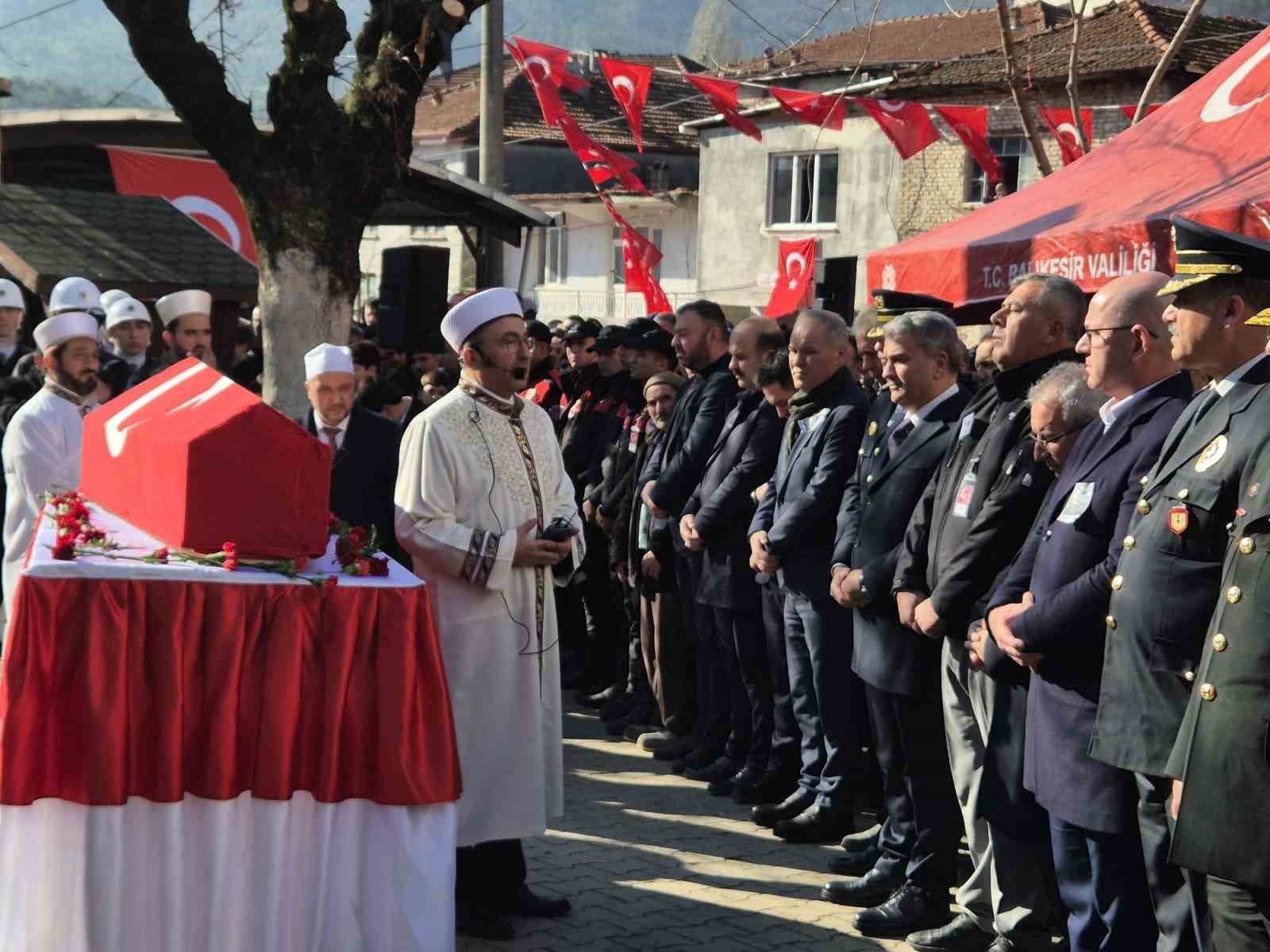 Şehit polis memuru Emirhan Aramış son yolculuğuna uğurlandı
