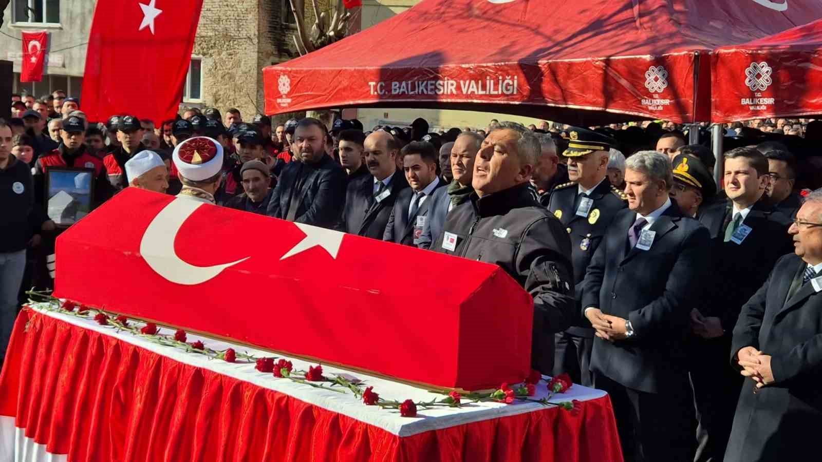 Şehit polis memuru Emirhan Aramış son yolculuğuna uğurlandı
