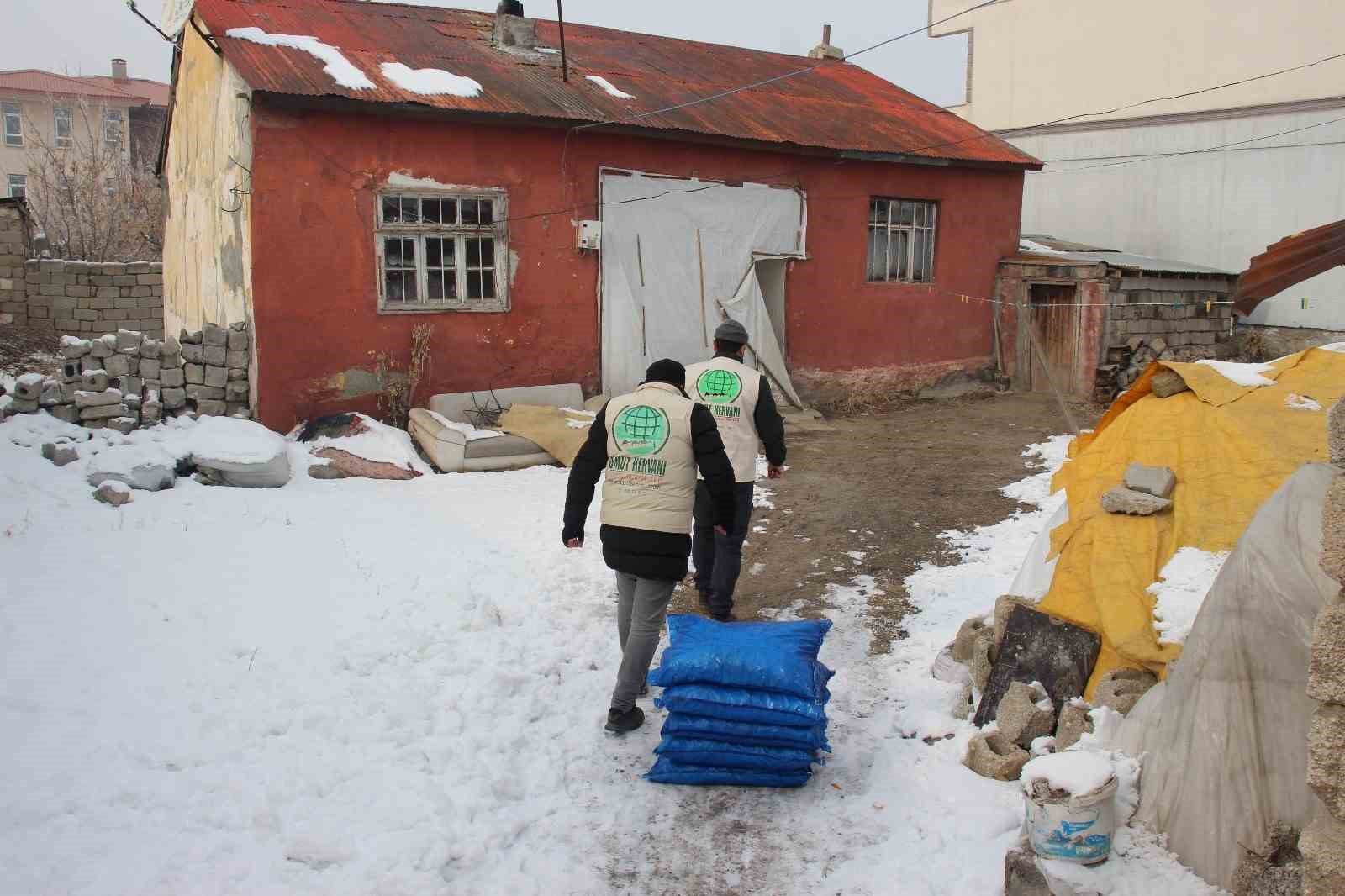 Ağrı’da ihtiyaç sahiplerine yardım eli uzatılıyor
