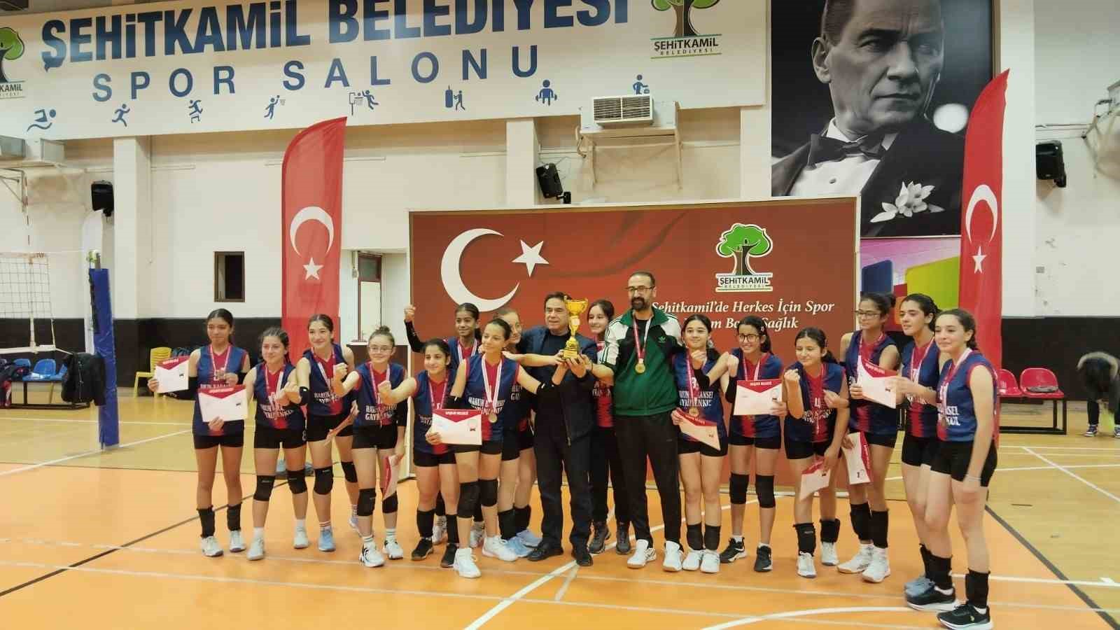 Şehitkamil’de yıldız kızlar voleybol turnuvası sona erdi
