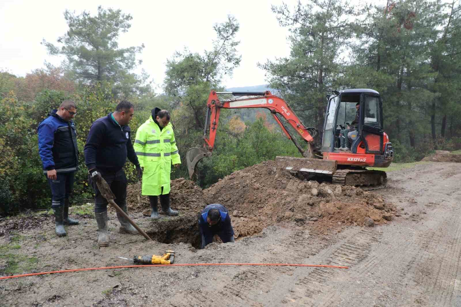 İkizköy’de içme suyu hatları yenileniyor
