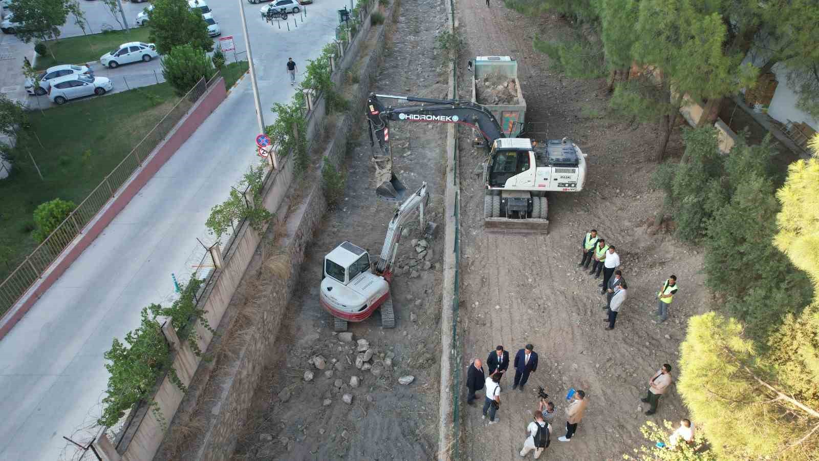 Manisa’da 280 kilometre dere yatağı temizlendi
