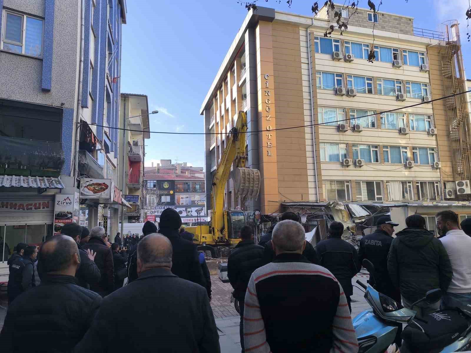 KESOB Başkanı Öztürk’ün kardeşine ait işletmenin bir bölümü kaçak yapı gerekçesiyle yıkıldı
