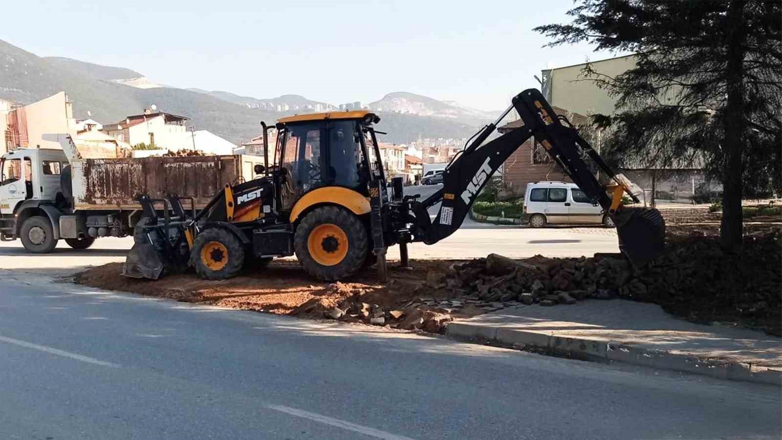 Gemlik Belediyesi’nden asfalt ve kaldırım atağı
