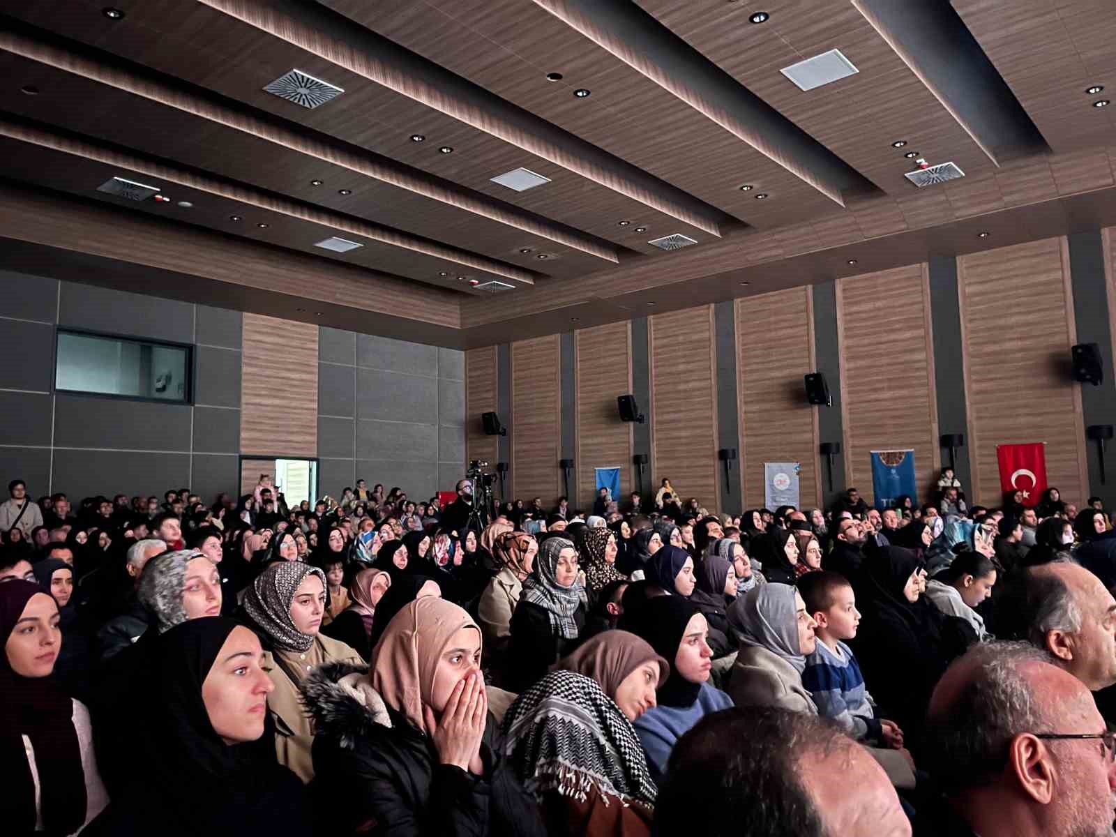 “Mus’ab Ağlarken” tiyatro oyunu büyük ilgi gördü
